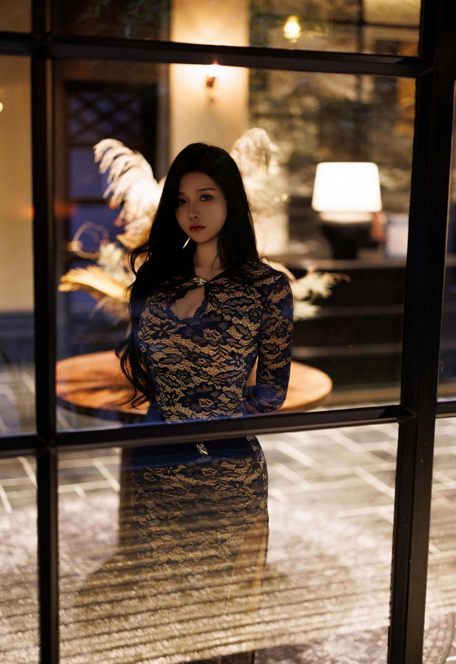 [XiuRen秀人网] No.11148 娜比 性感蕾丝长裙 魅惑黑丝 西安旅拍写真 [82张]插图1