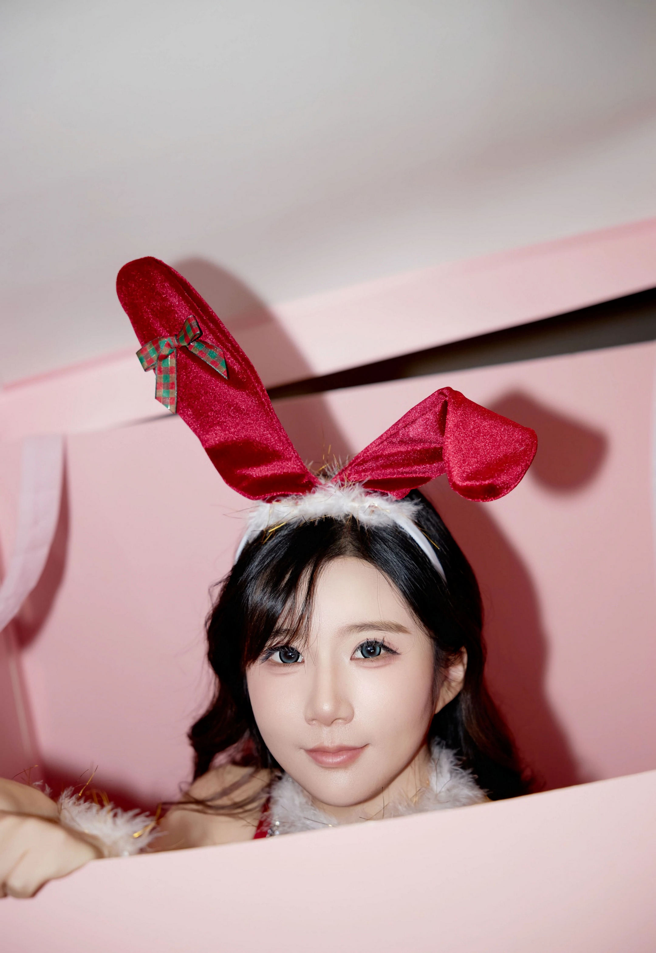 [XiuRen秀人网] No.11149 小肉肉咪 性感红色圣诞装扮 魅惑黑丝 江浙沪旅拍写真 [72张]插图