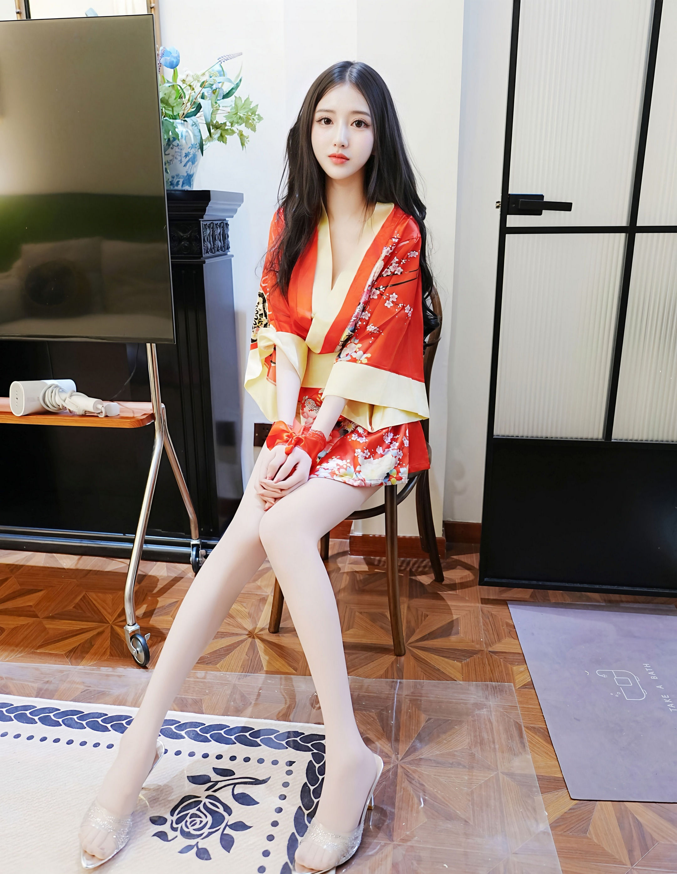 [XiuRen秀人网] No.11155 白小蝶 红色连衣短裙 白色丝袜 性感写真 [59张]插图1