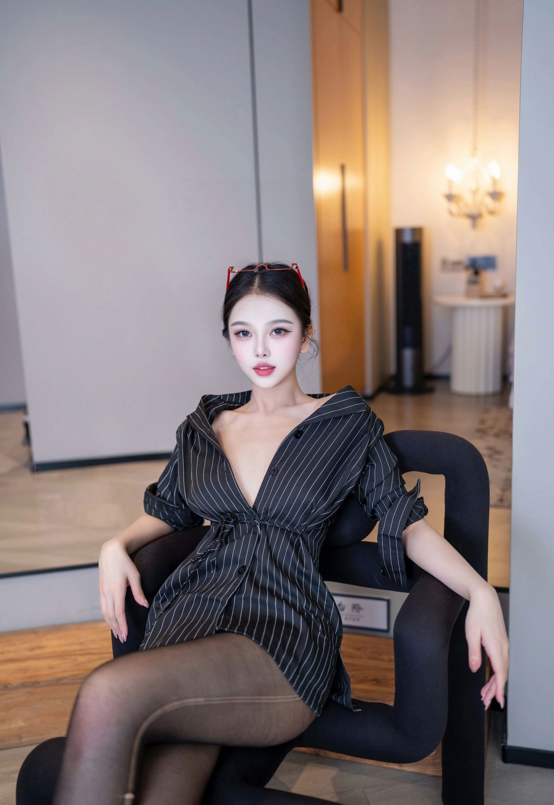 [XiuRen秀人网] No.11160 诺诺子 新人首套写真 黑色衬衫 性感魅惑黑丝 [76张]插图1