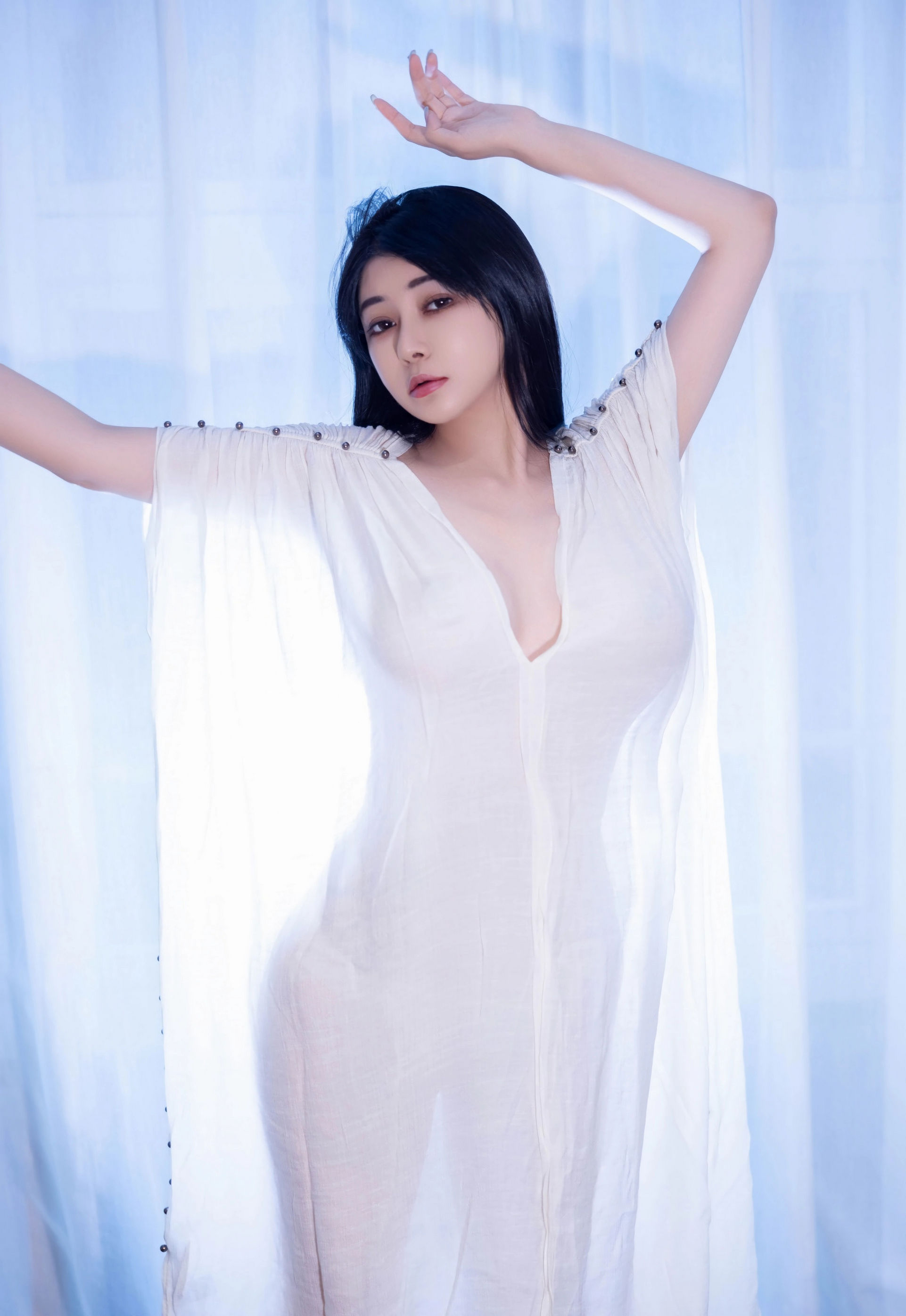 [HuaYang花漾写真] VOL.653 凯竹法师～ 白色连衣裙 肉色丝袜 性感写真 [51张]插图1