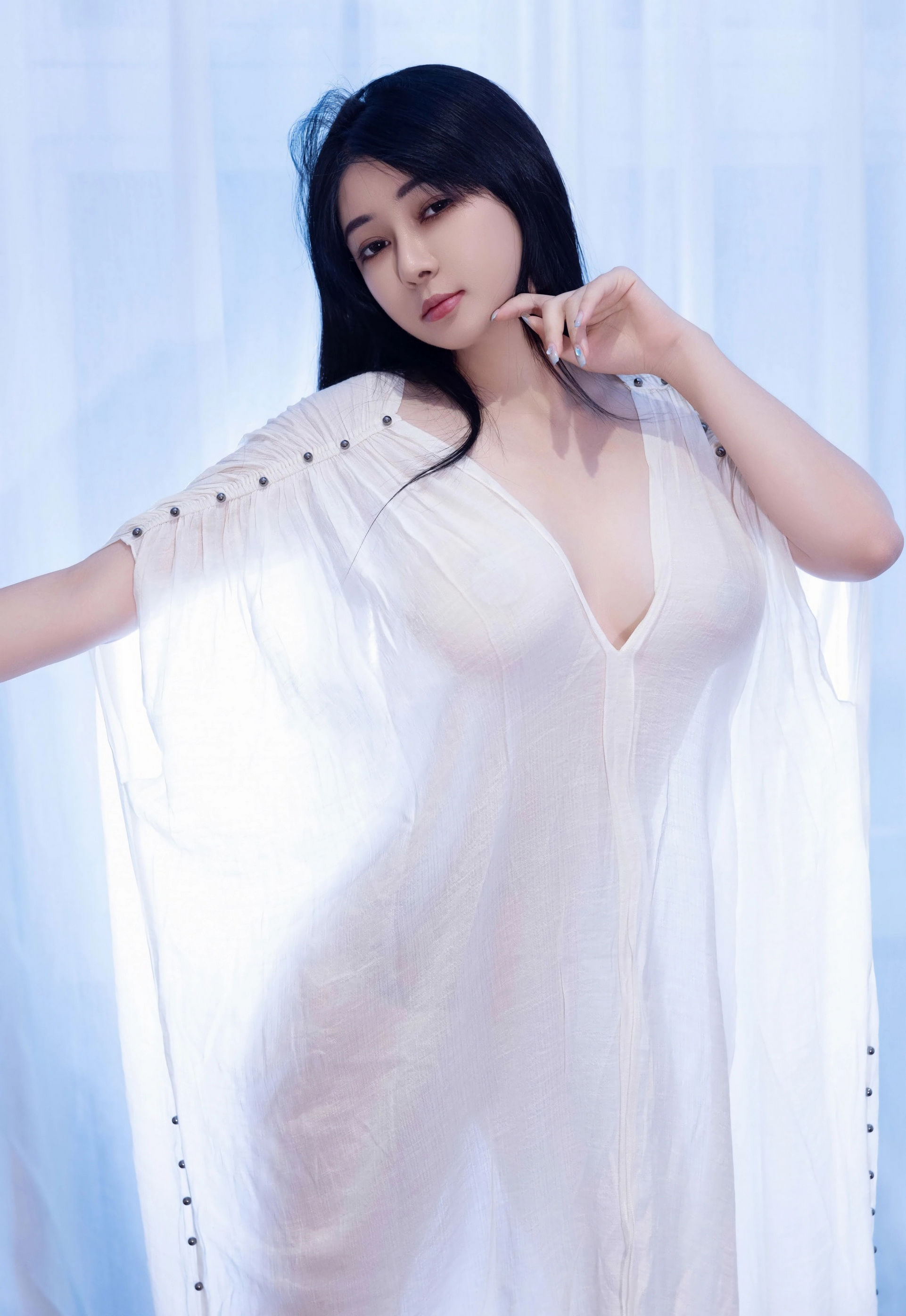 [HuaYang花漾写真] VOL.653 凯竹法师～ 白色连衣裙 肉色丝袜 性感写真 [51张]插图