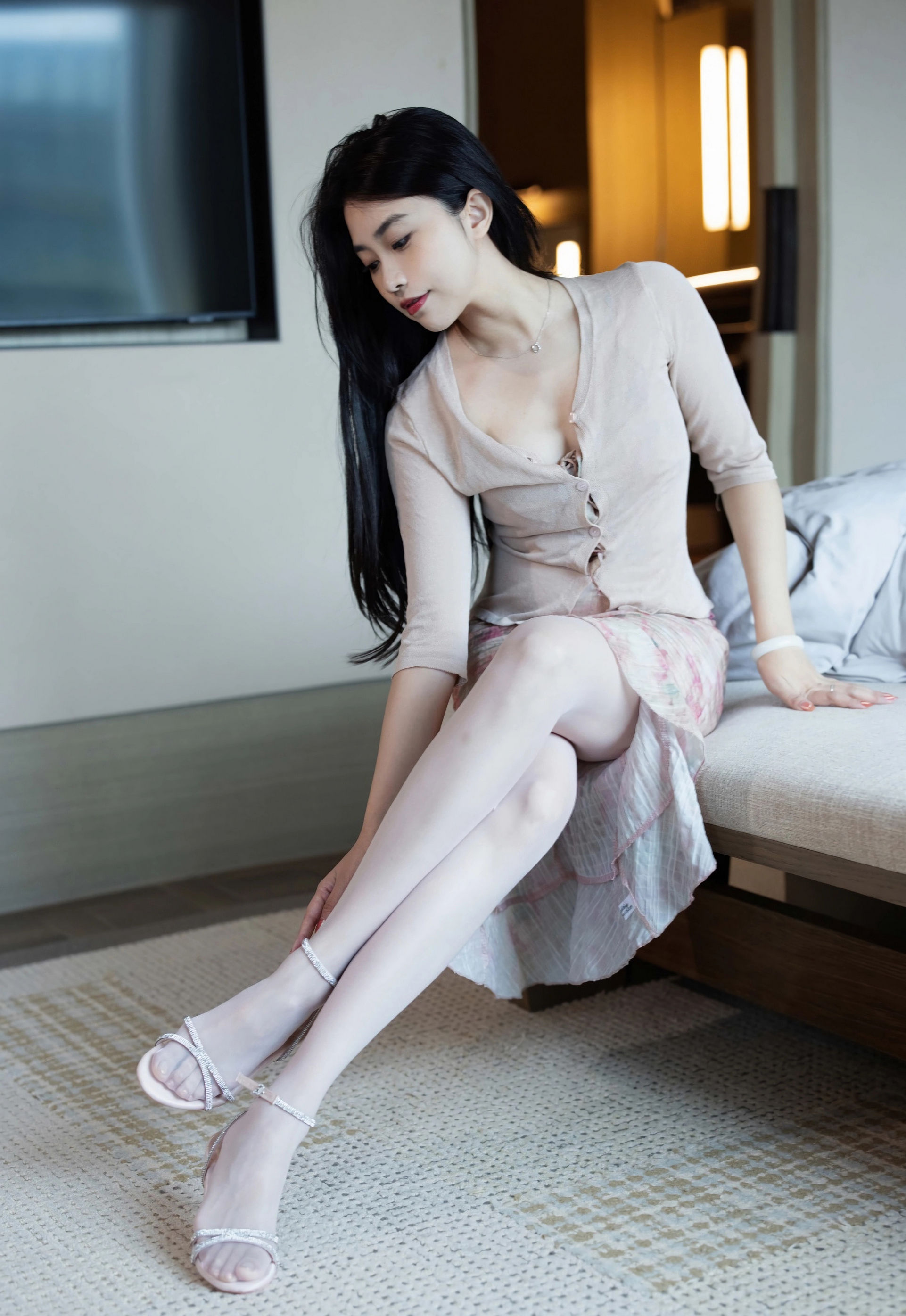 [IMISS爱蜜社] VOL.804 许诺Sabrina 诱人白色丝袜 性感写真 [55张]插图