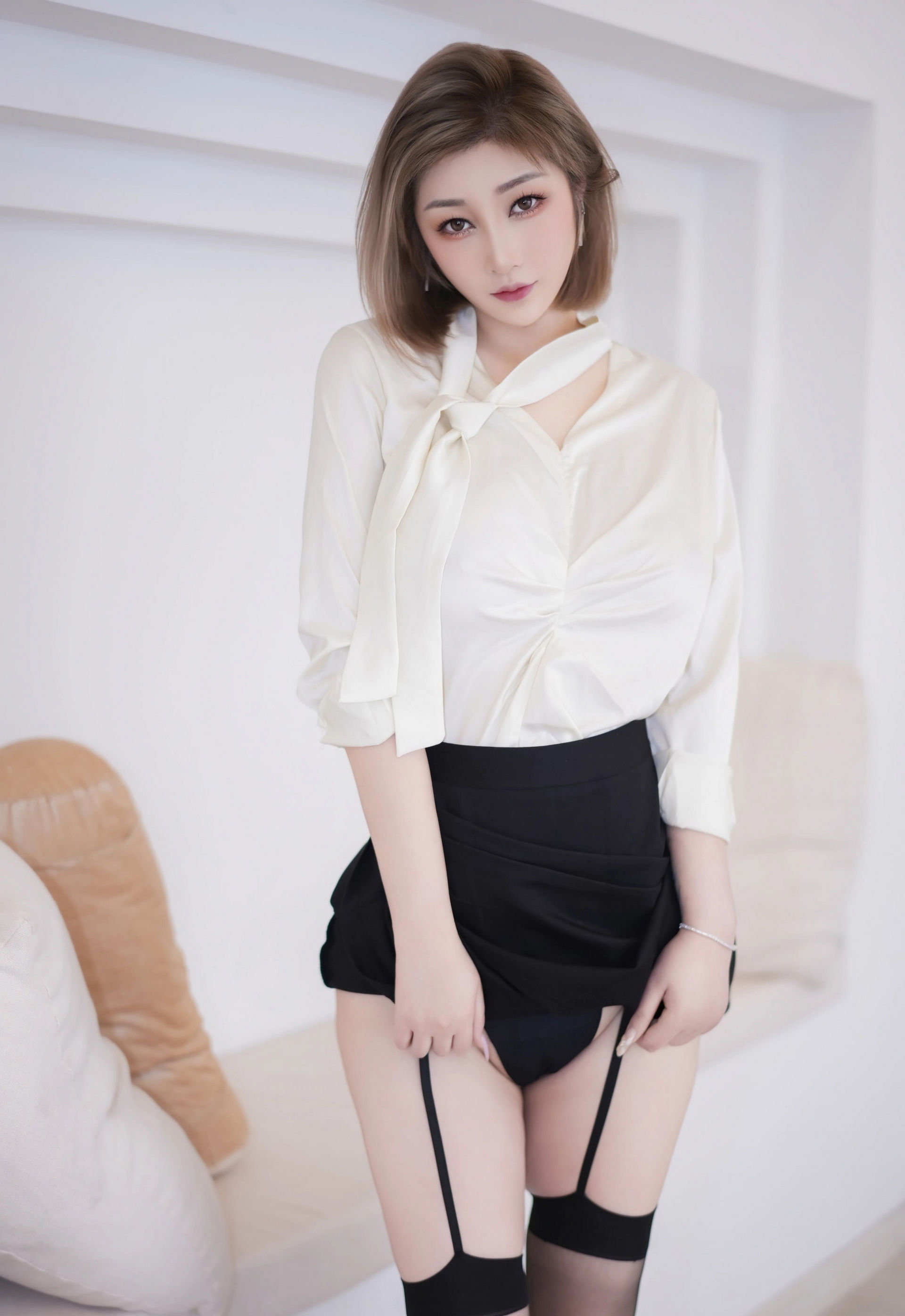 [YOUMI尤蜜荟] VOL.1195 妲己_Toxic 黑色短裙 性感写真 [53张]插图