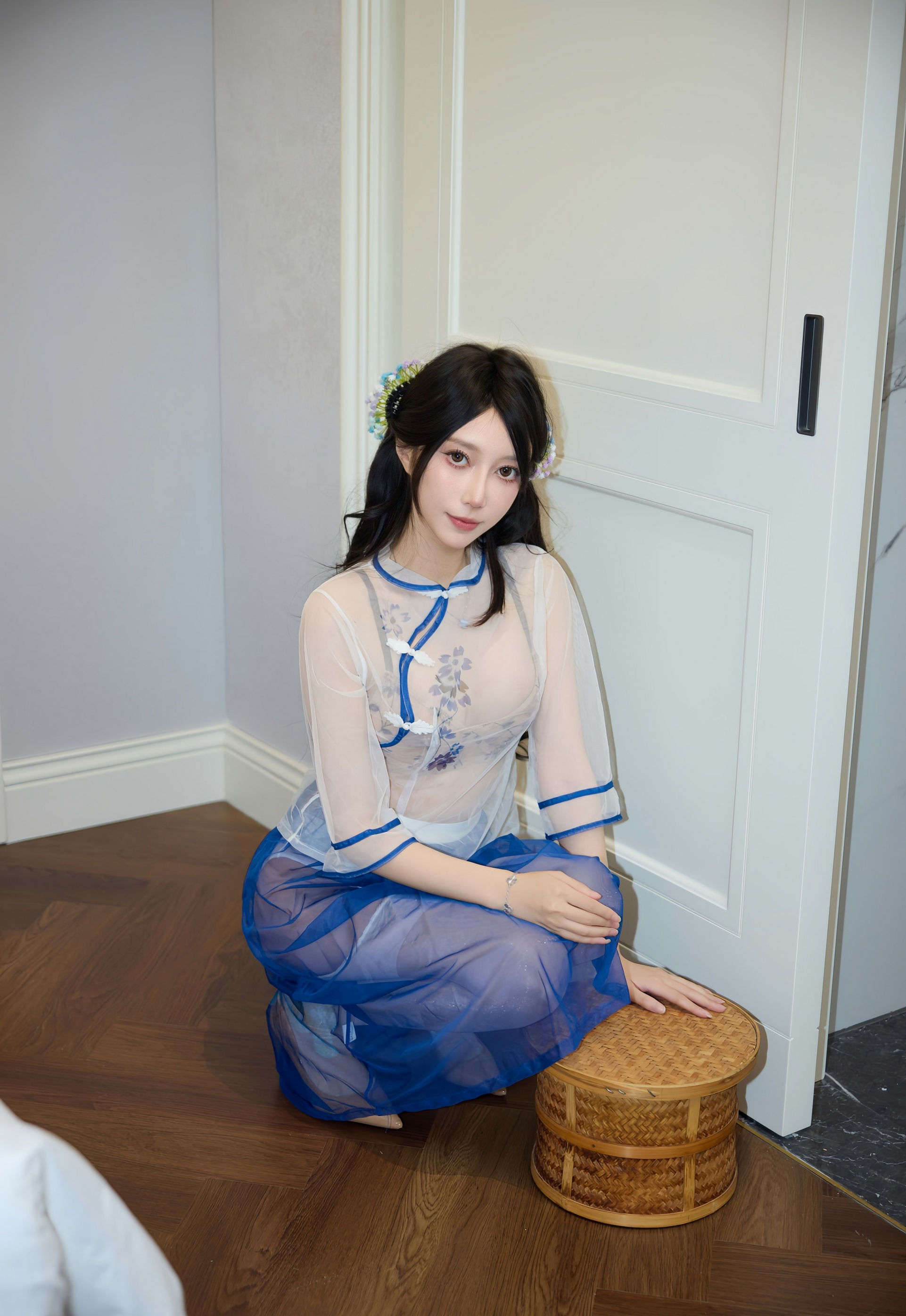 [XiuRen秀人网] No.11194 玥儿玥er 浅色连衣裙 性感白色丝袜 江浙沪旅拍写真 [66张]插图1