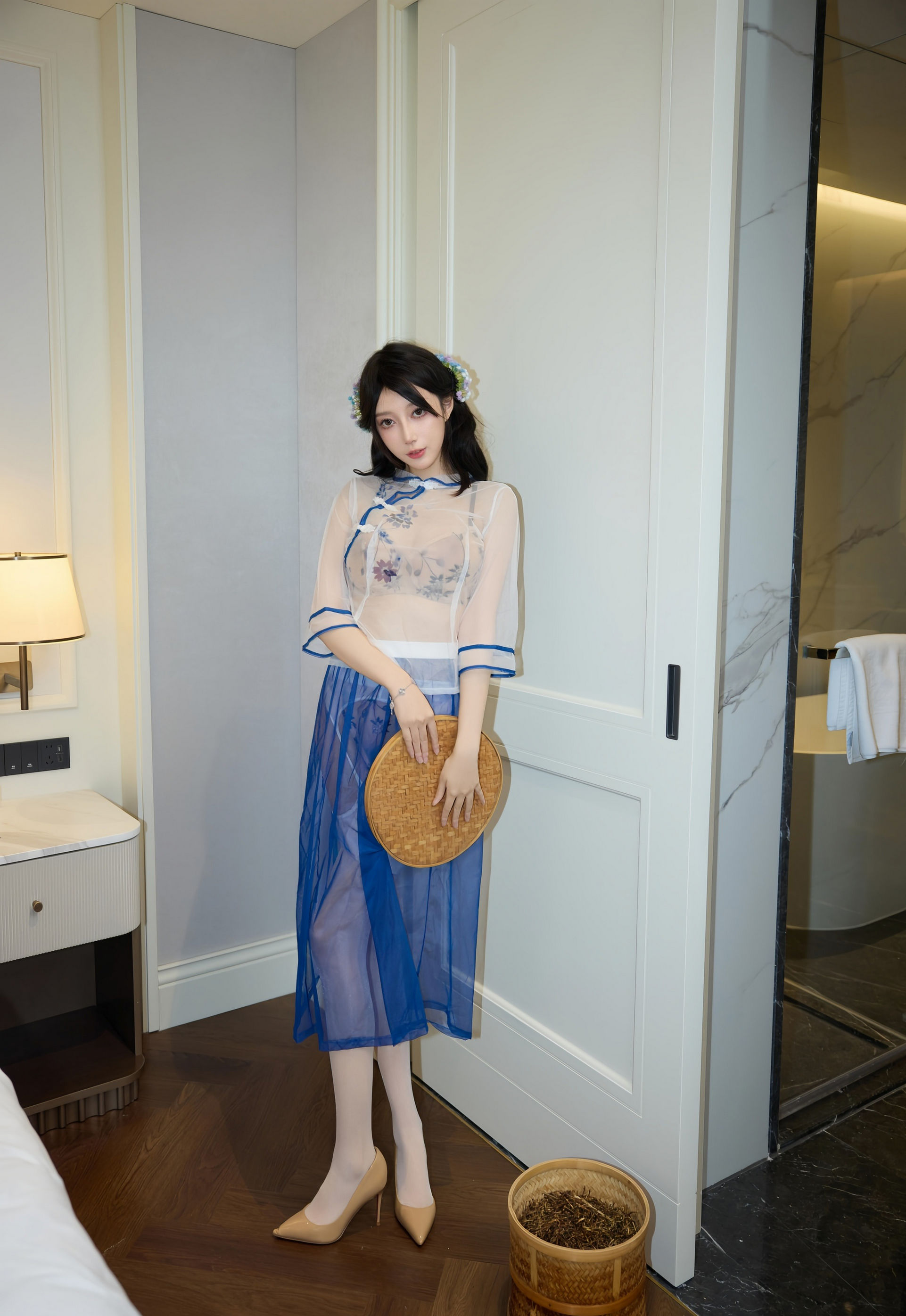 [XiuRen秀人网] No.11194 玥儿玥er 浅色连衣裙 性感白色丝袜 江浙沪旅拍写真 [66张]插图