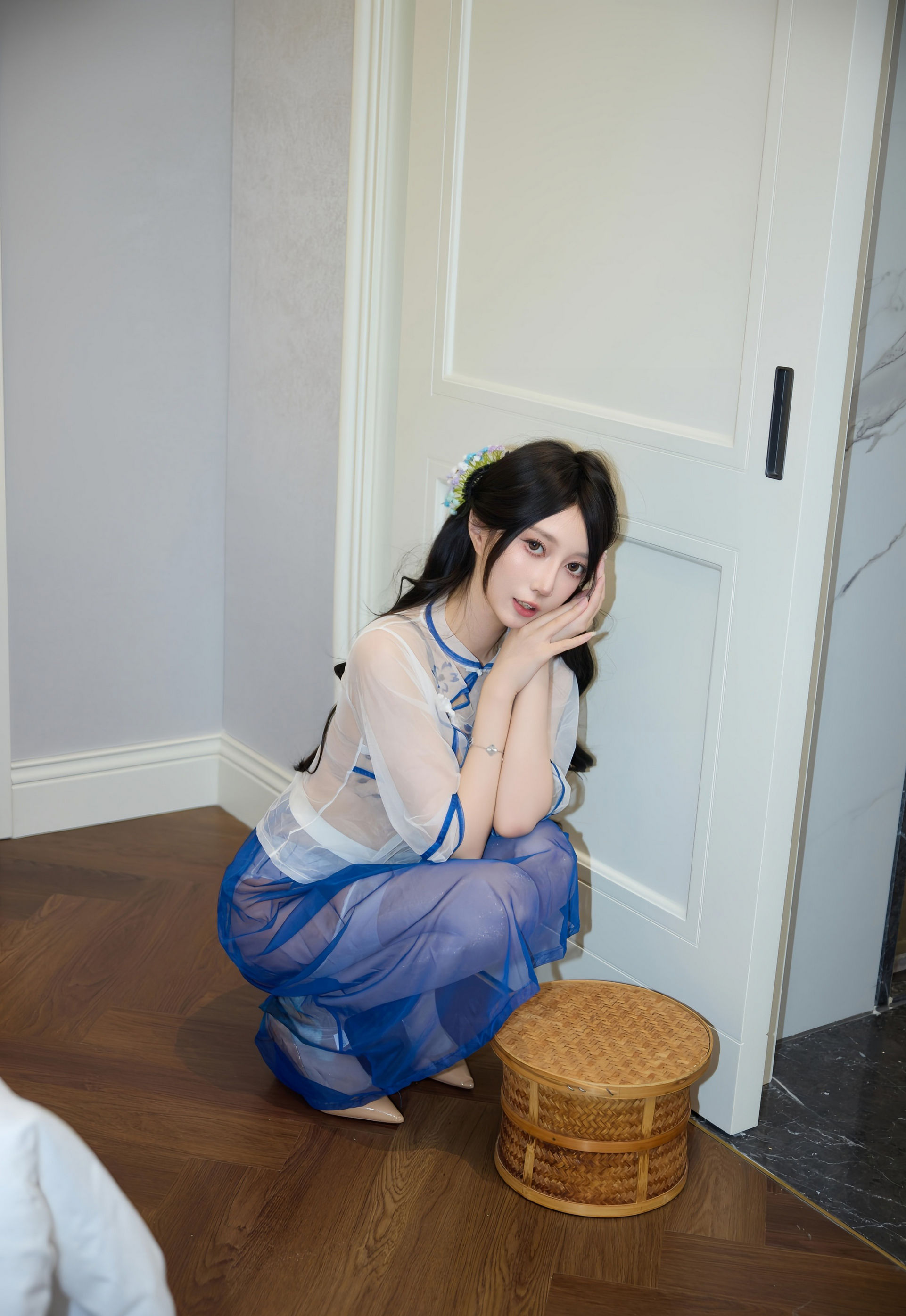 [XiuRen秀人网] No.11194 玥儿玥er 浅色连衣裙 性感白色丝袜 江浙沪旅拍写真 [66张]插图1