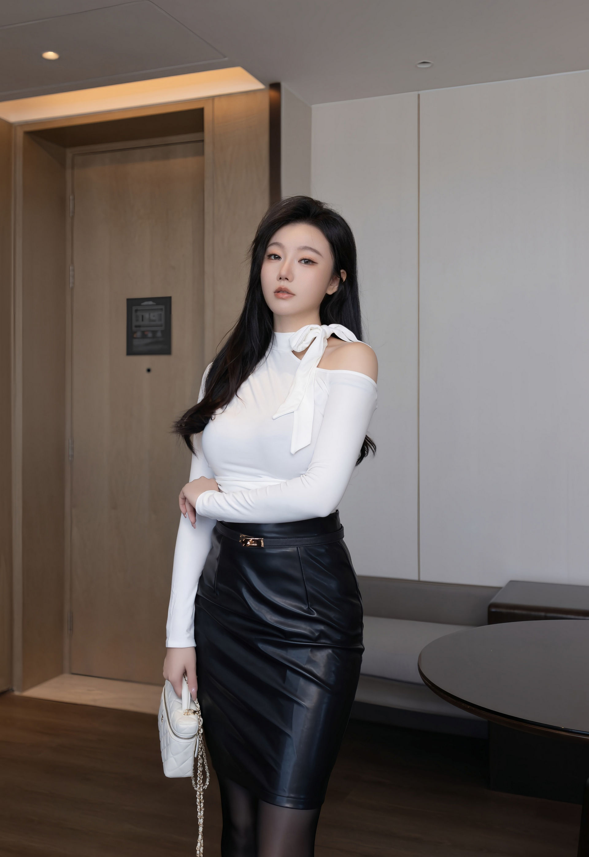 [XiuRen秀人网] No.11201 安然anran 黑色皮裙 魅惑黑丝 性感写真 [76张]插图1