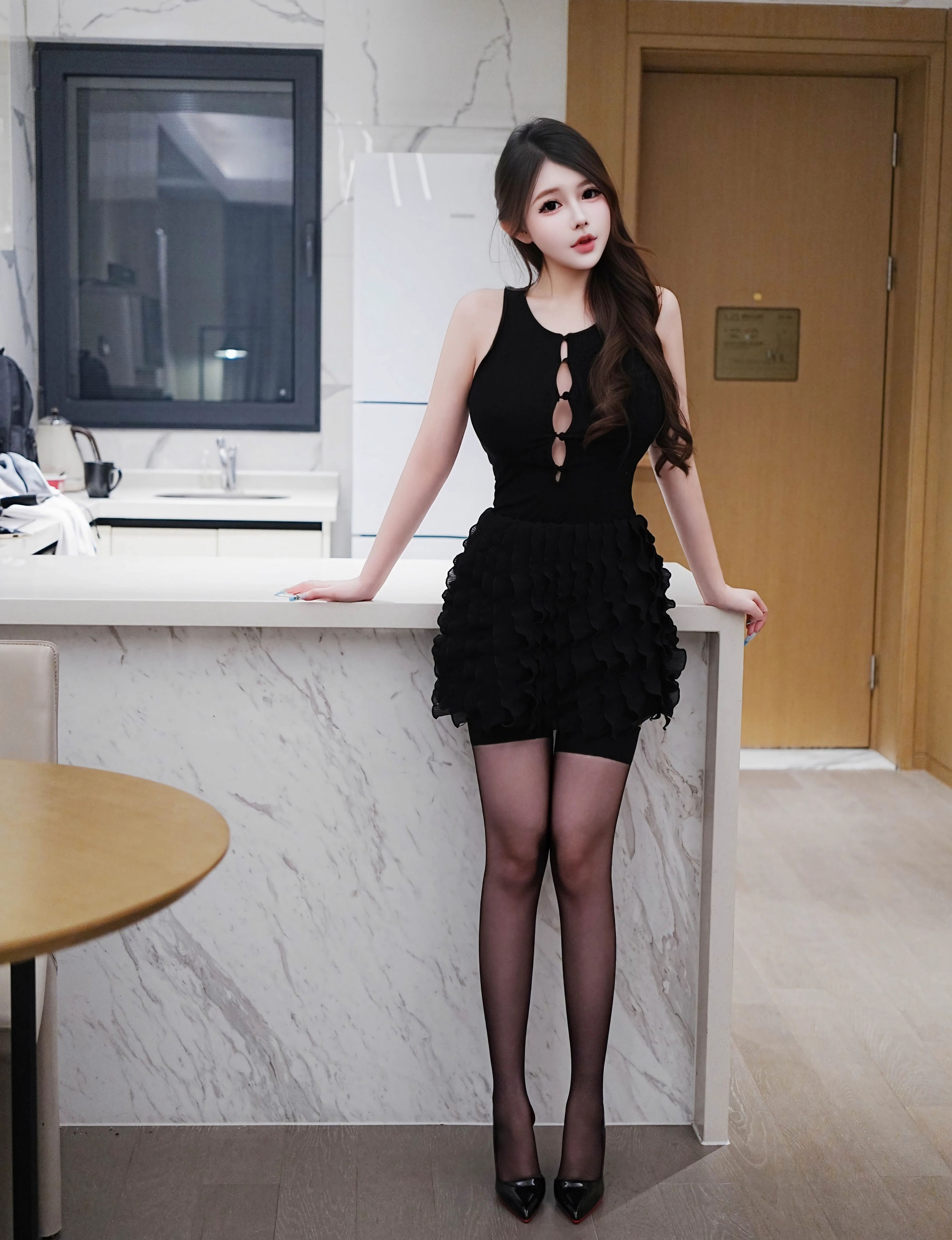 [XiuRen秀人网] No.11204 甜妮 黑色短裙 魅惑黑丝 性感写真 [74张]插图