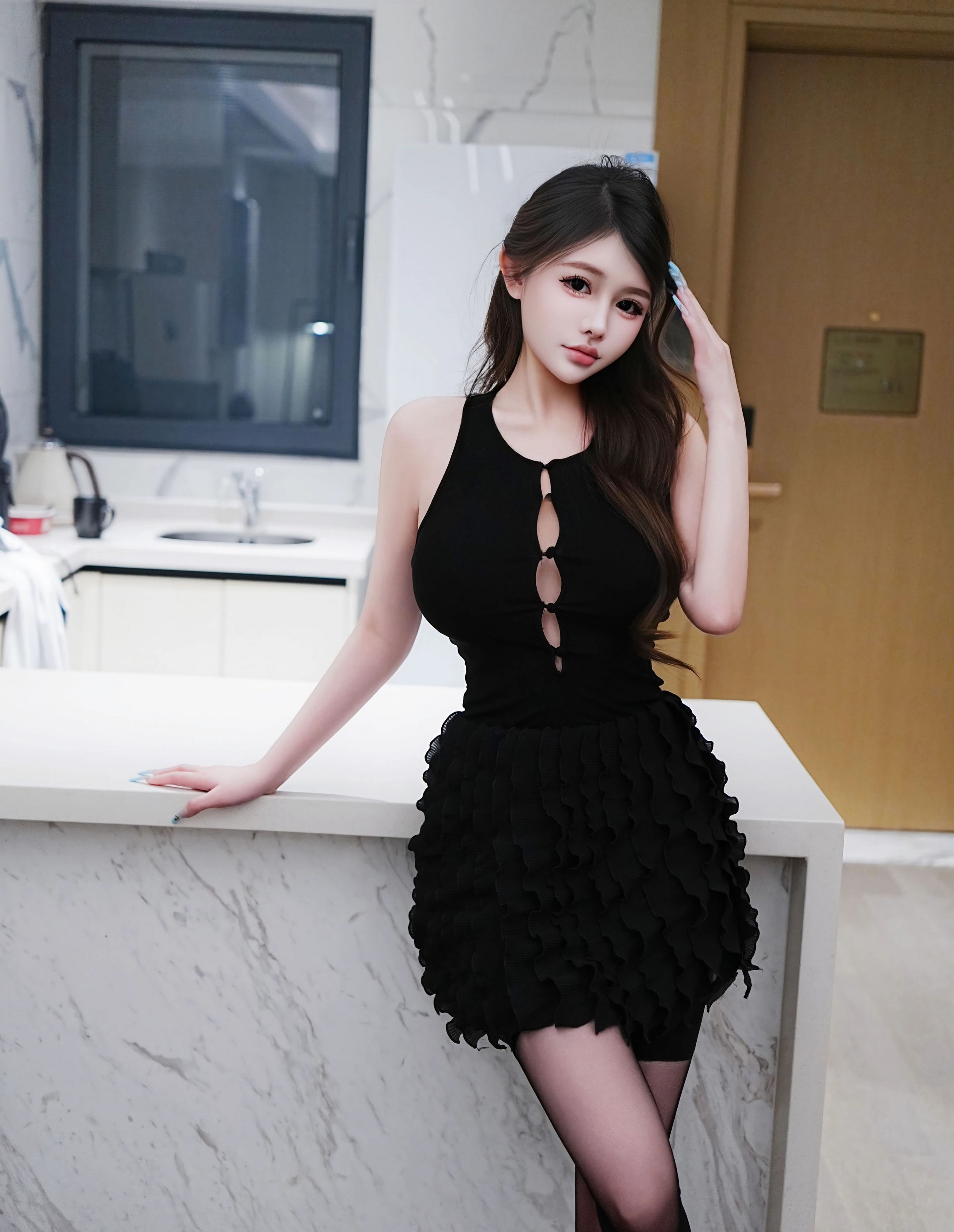 [XiuRen秀人网] No.11204 甜妮 黑色短裙 魅惑黑丝 性感写真 [74张]插图1