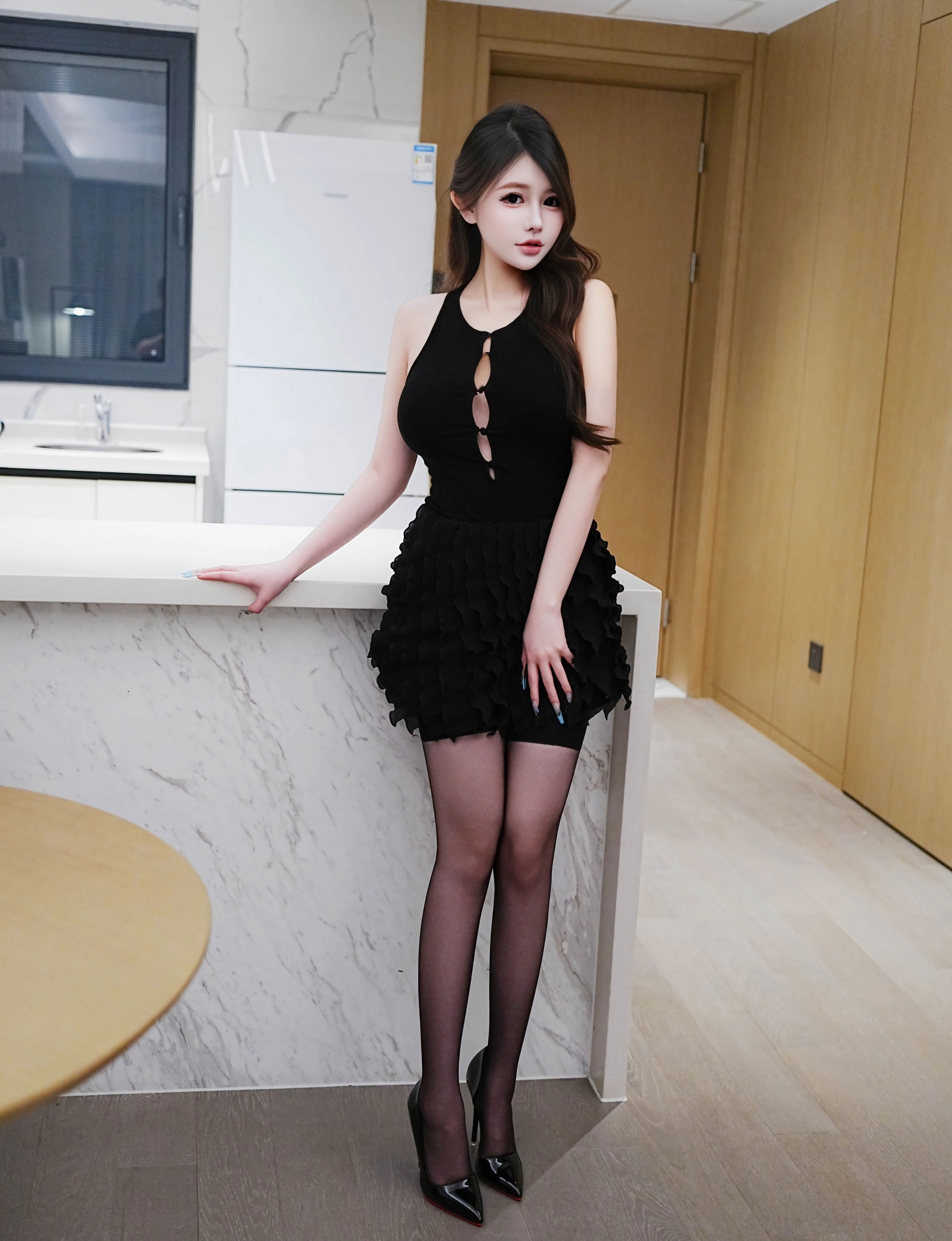 [XiuRen秀人网] No.11204 甜妮 黑色短裙 魅惑黑丝 性感写真 [74张]插图1