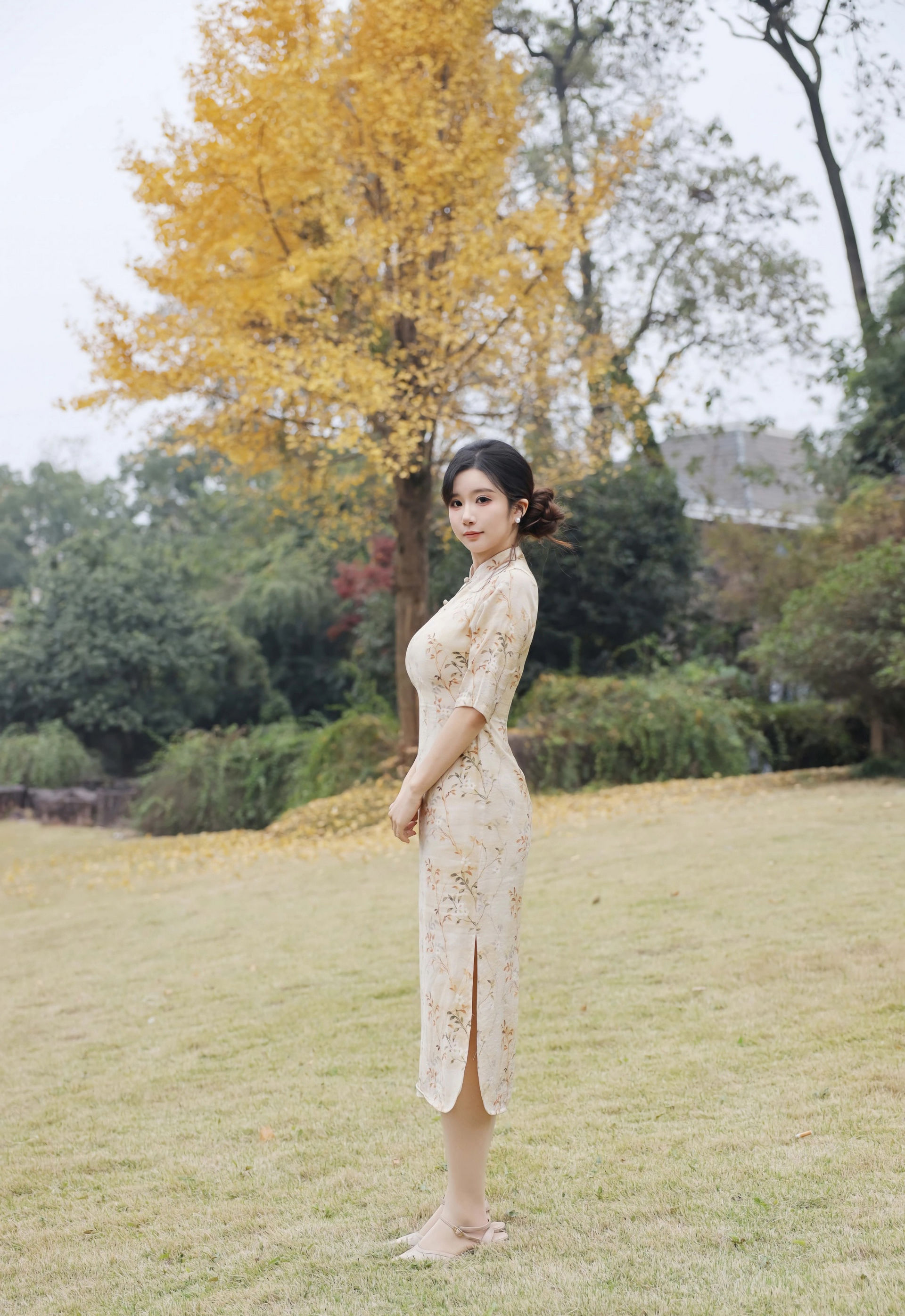 [XiuRen秀人网] No.11214 小肉肉咪 浅黄色旗袍 魅惑肉丝 性感写真 [75张]插图1