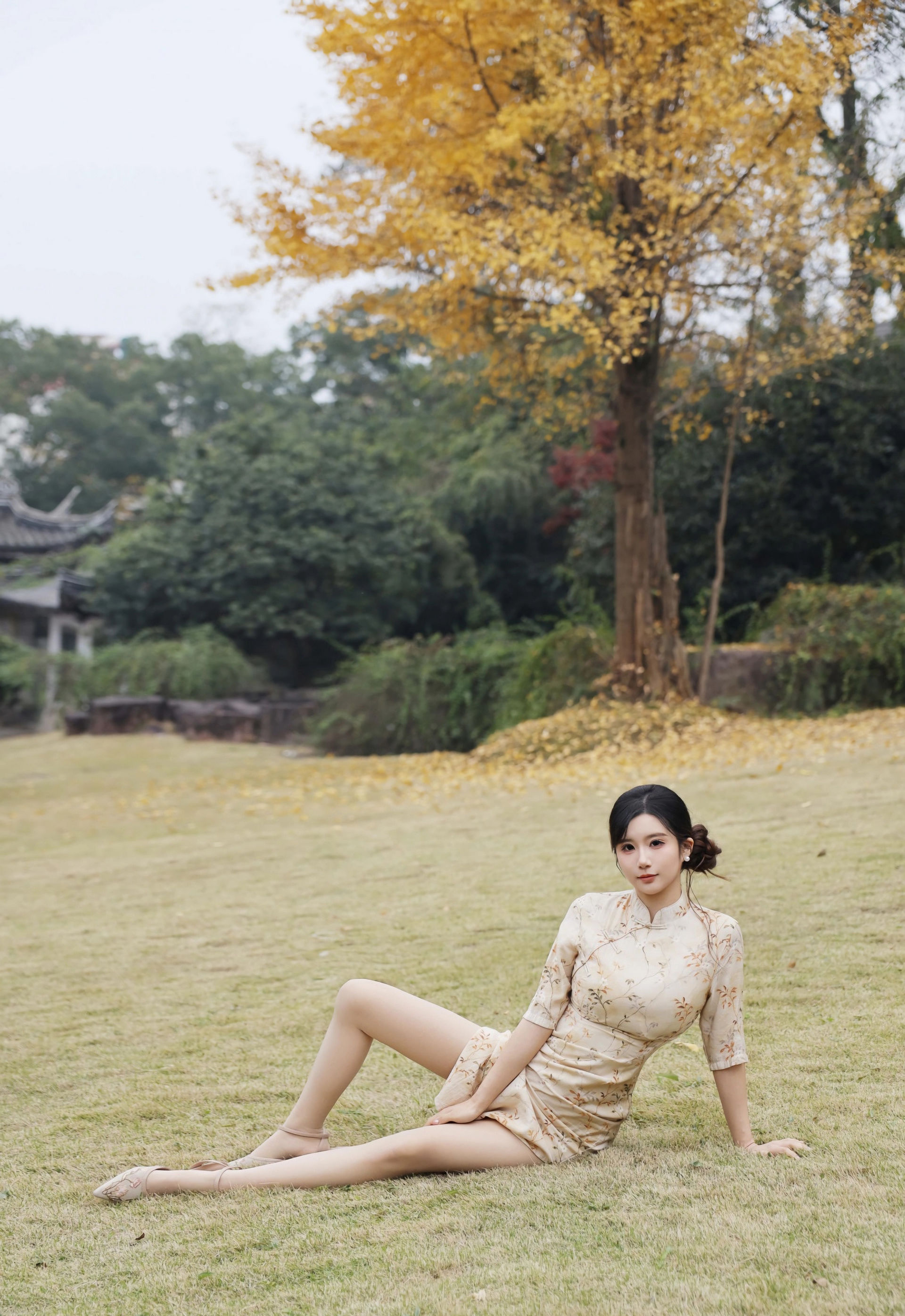 [XiuRen秀人网] No.11214 小肉肉咪 浅黄色旗袍 魅惑肉丝 性感写真 [75张]插图1