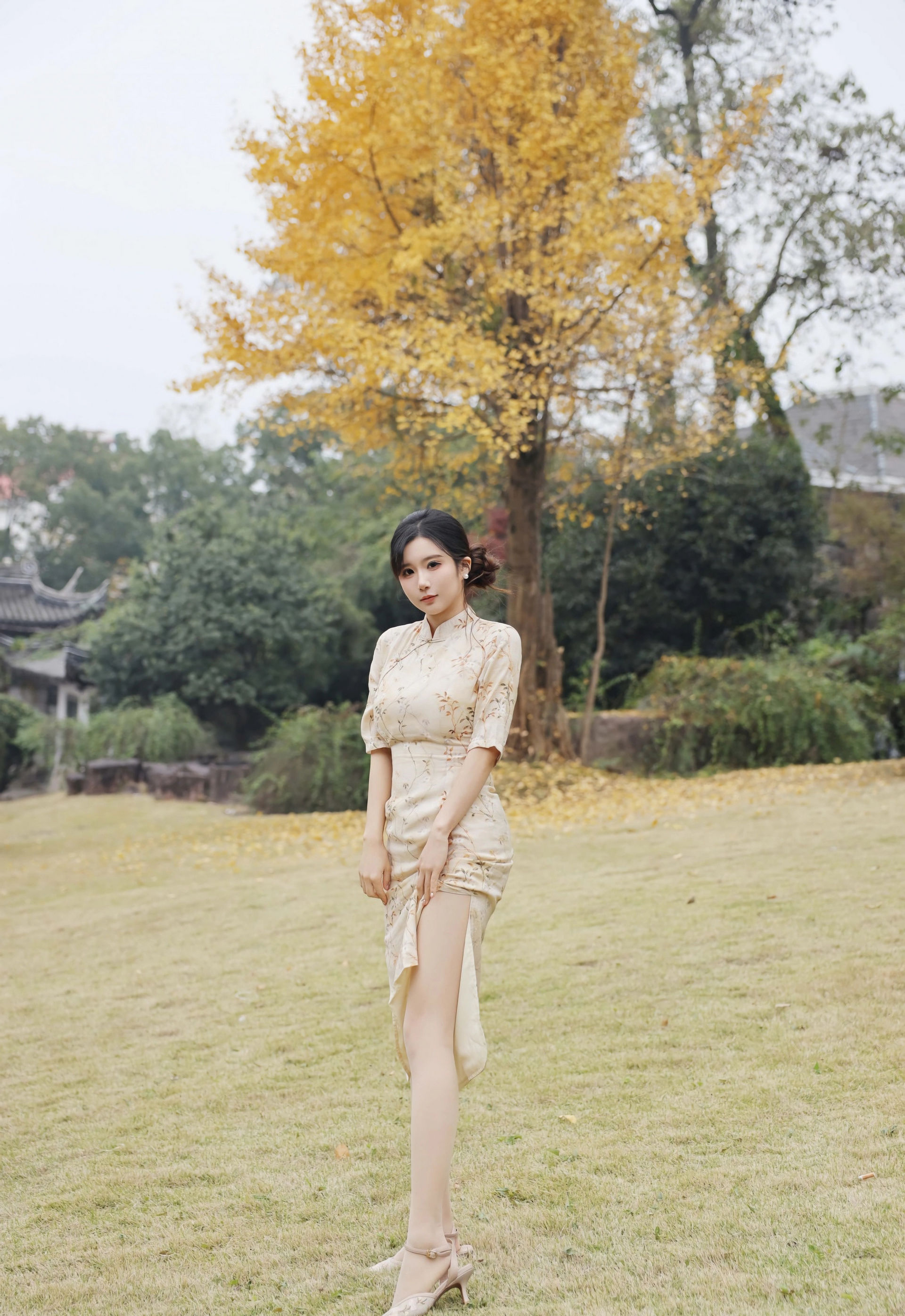 [XiuRen秀人网] No.11214 小肉肉咪 浅黄色旗袍 魅惑肉丝 性感写真 [75张]插图