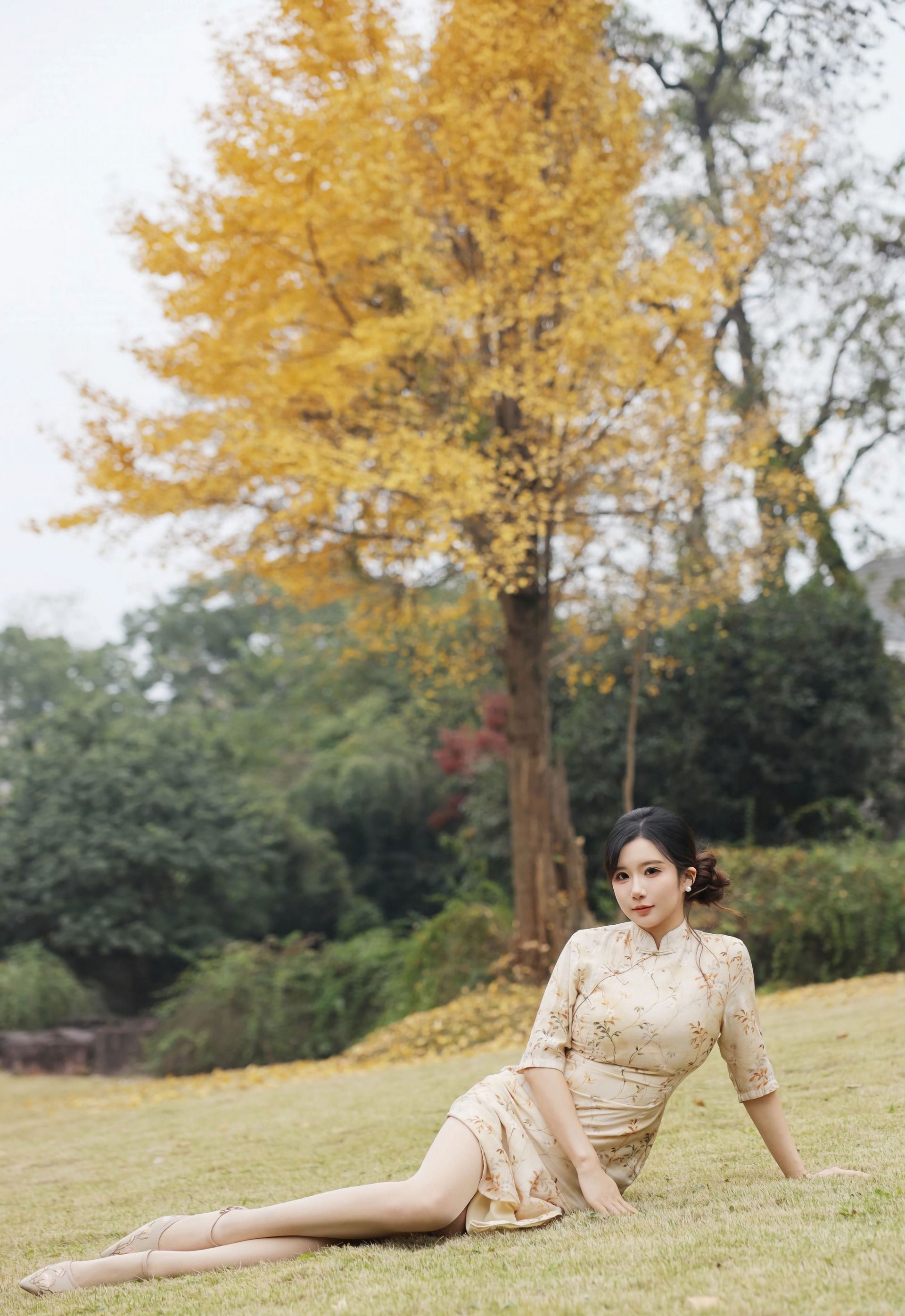 [XiuRen秀人网] No.11214 小肉肉咪 浅黄色旗袍 魅惑肉丝 性感写真 [75张]插图1