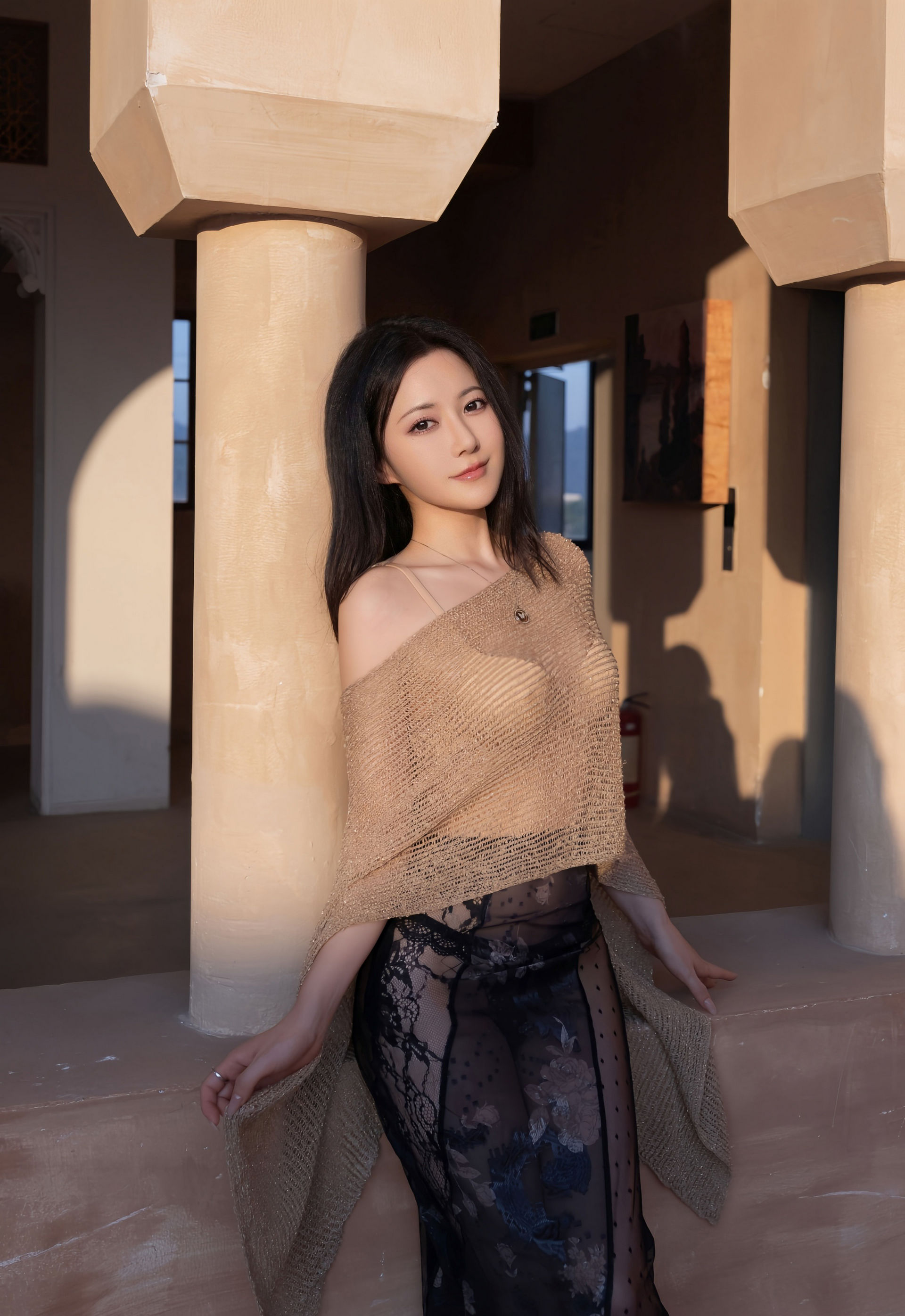 [XiuRen秀人网] No.11217 鱼子酱Fish 黑色蕾丝裙 性感黑色内衣 珠海旅拍写真 [81张]插图1