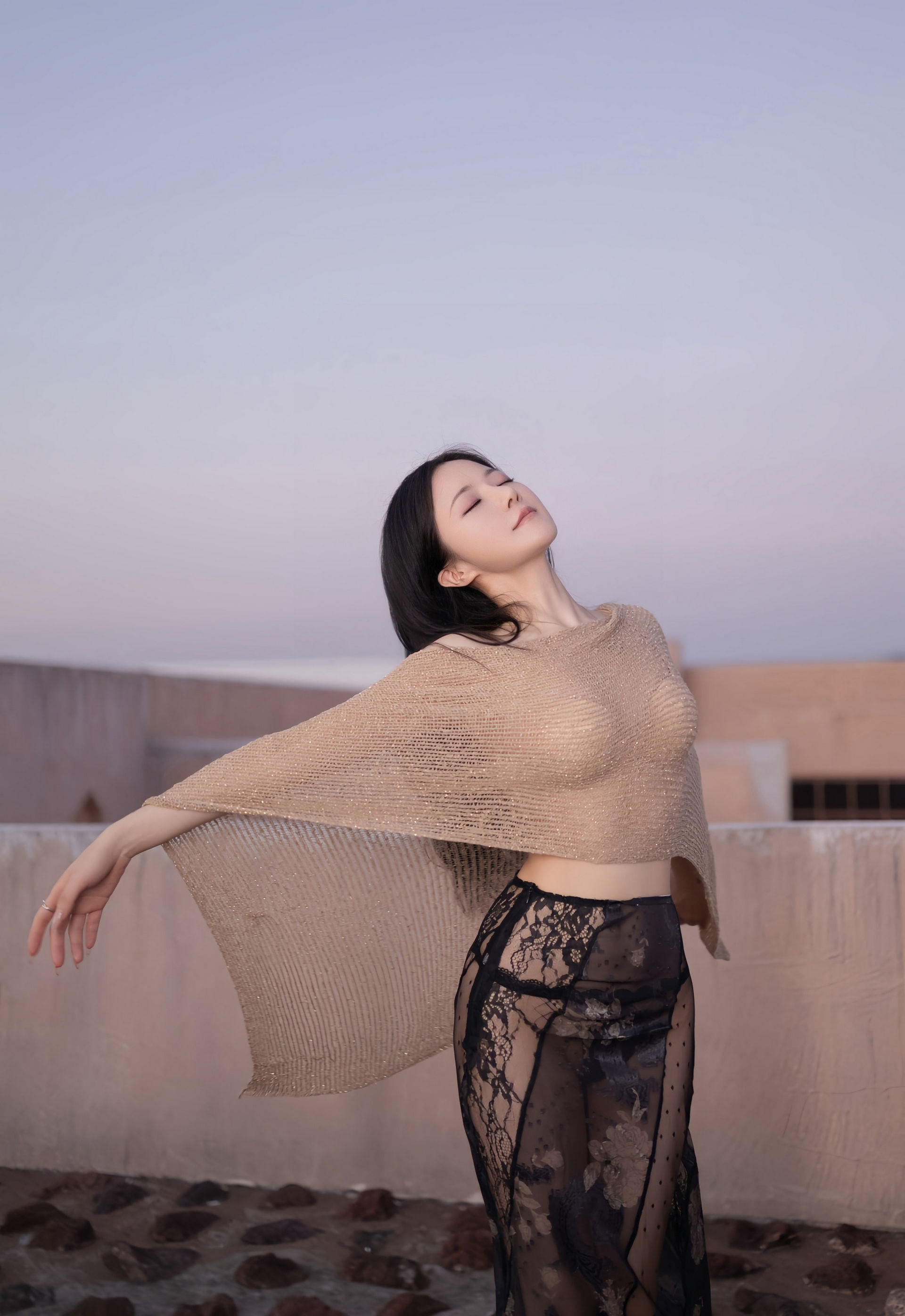 [XiuRen秀人网] No.11217 鱼子酱Fish 黑色蕾丝裙 性感黑色内衣 珠海旅拍写真 [81张]插图