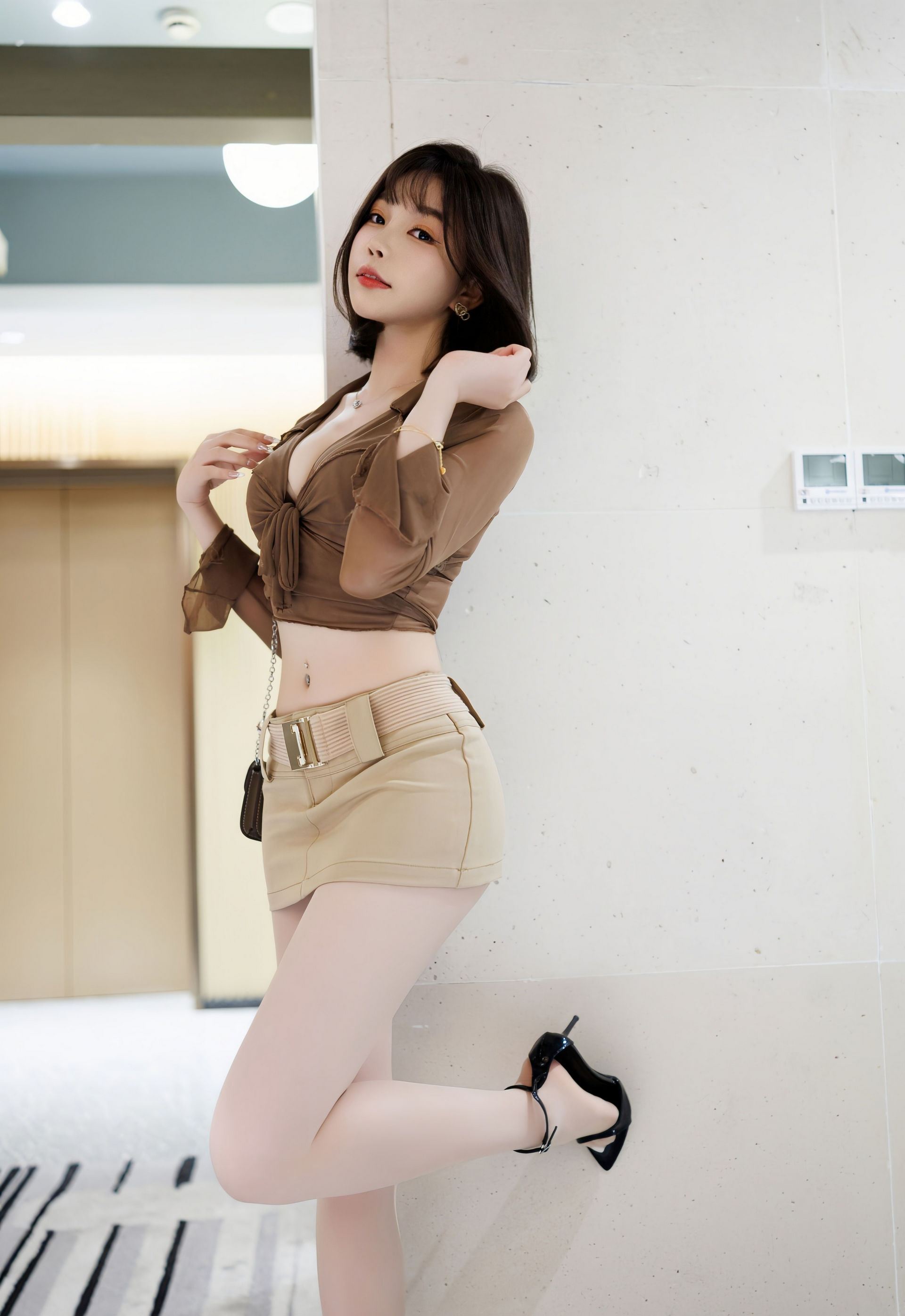 [XiuRen秀人网] No.11225 莉芝荔枝 深色内衣 白色丝袜 性感写真 [80张]插图