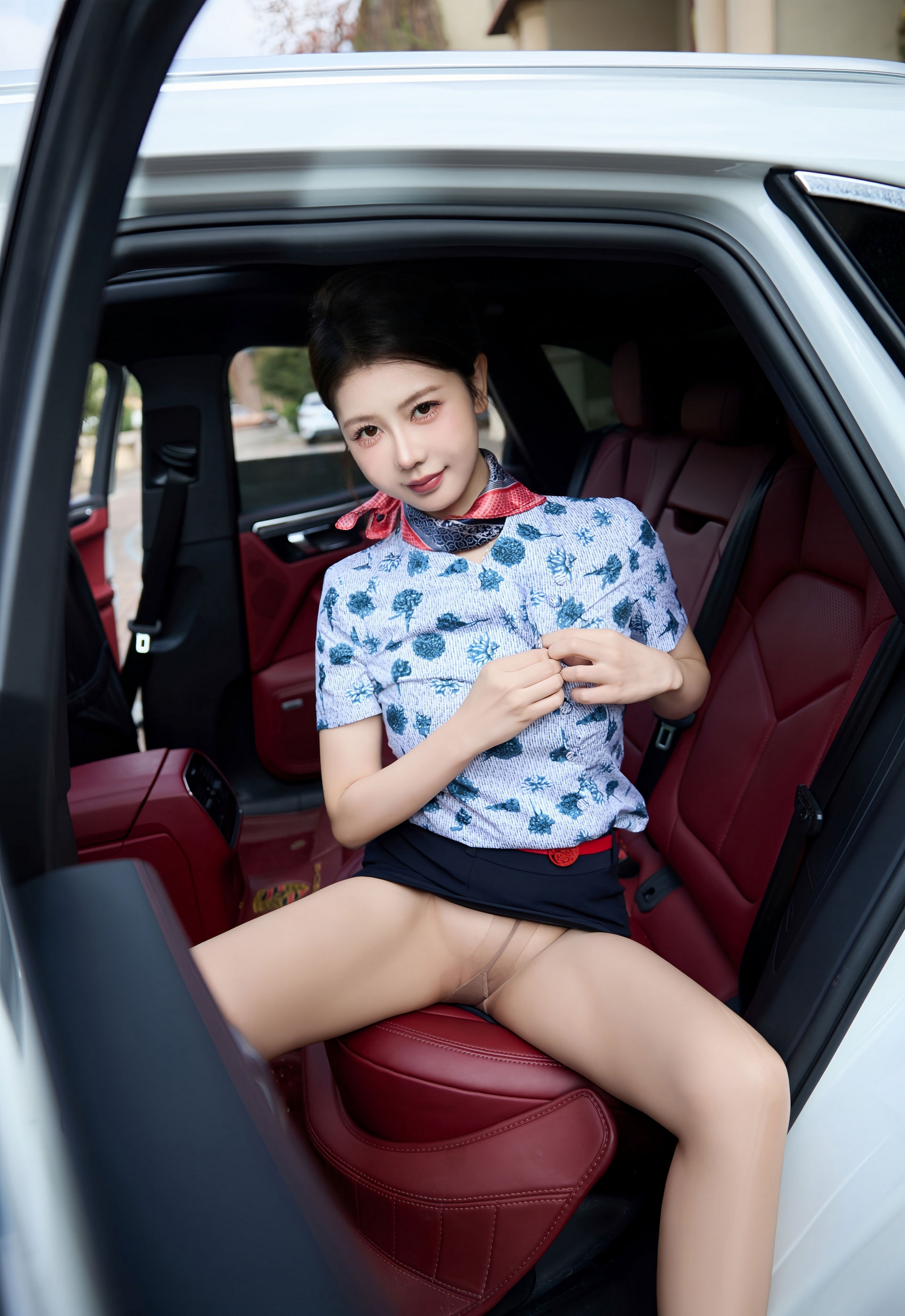 [XiuRen秀人网] No.11241 尹甜甜 空姐制服 肉色丝袜 性感写真 [60张]插图