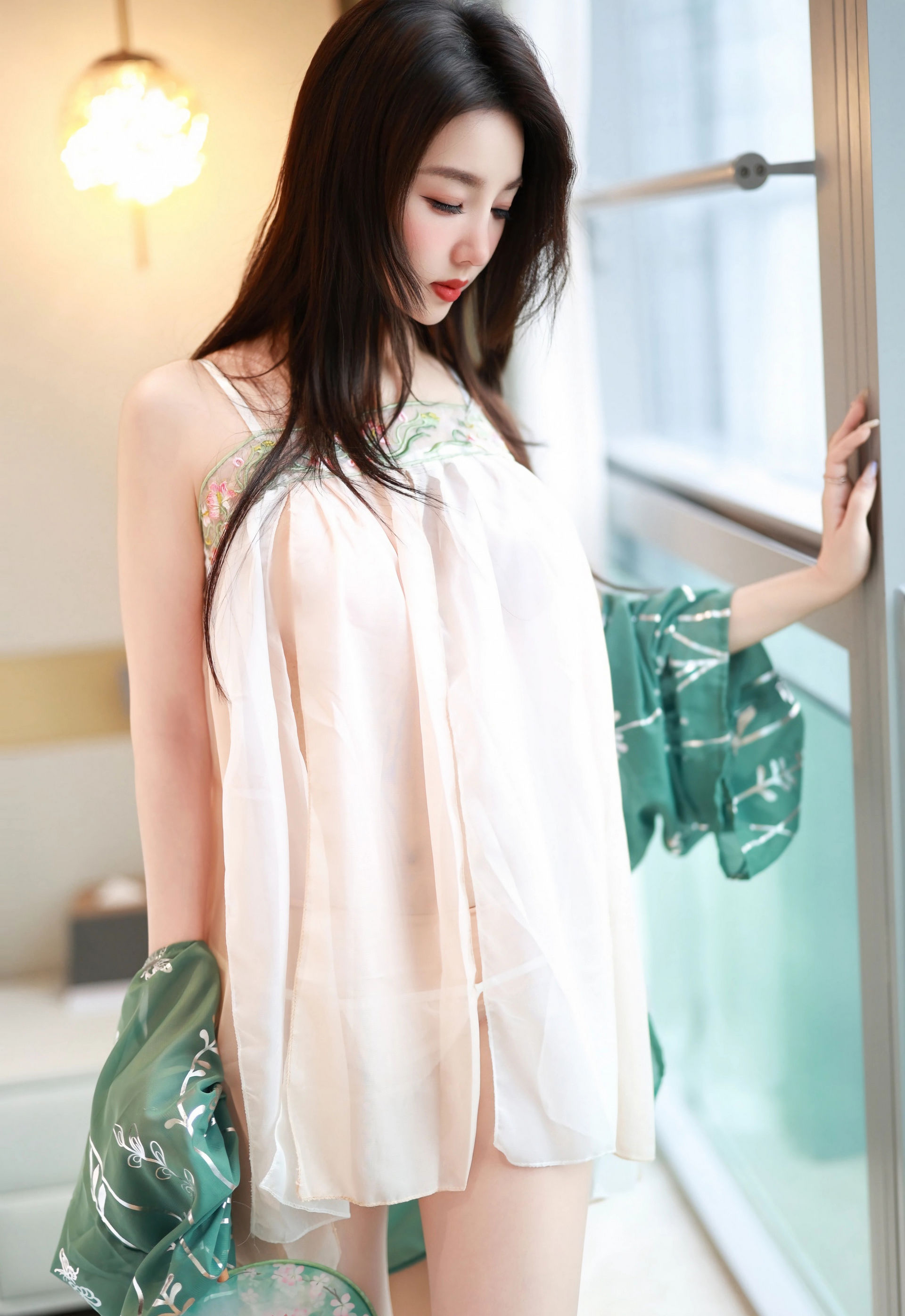 [YOUMI尤蜜荟] VOL.1200 Twins-夭夭 古风服饰 肉色丝袜 性感写真 [78张]插图1