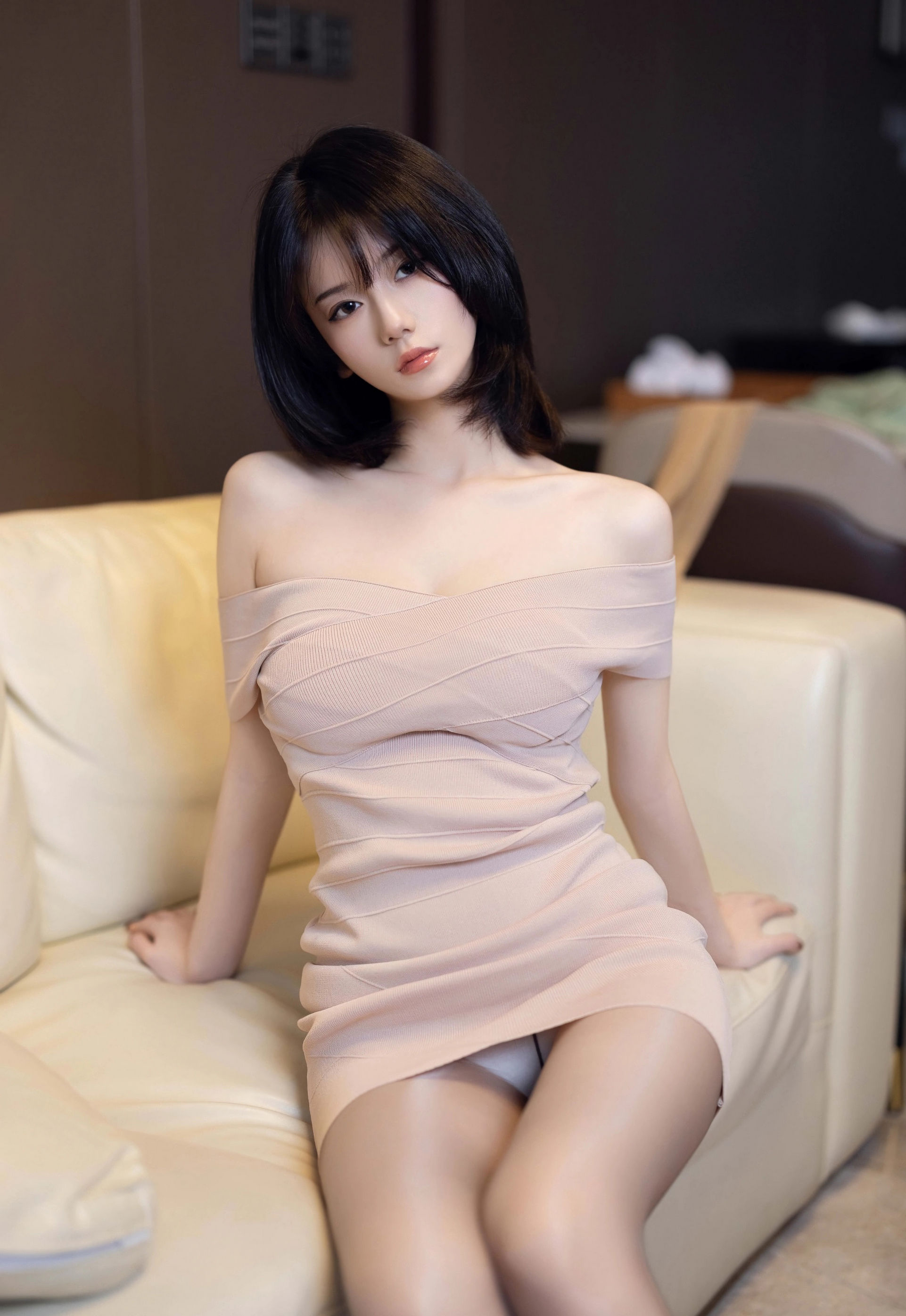 [XiuRen秀人网] No.11244 凌七七 浅色连衣短裙 魅惑黑丝 性感写真 [84张]插图