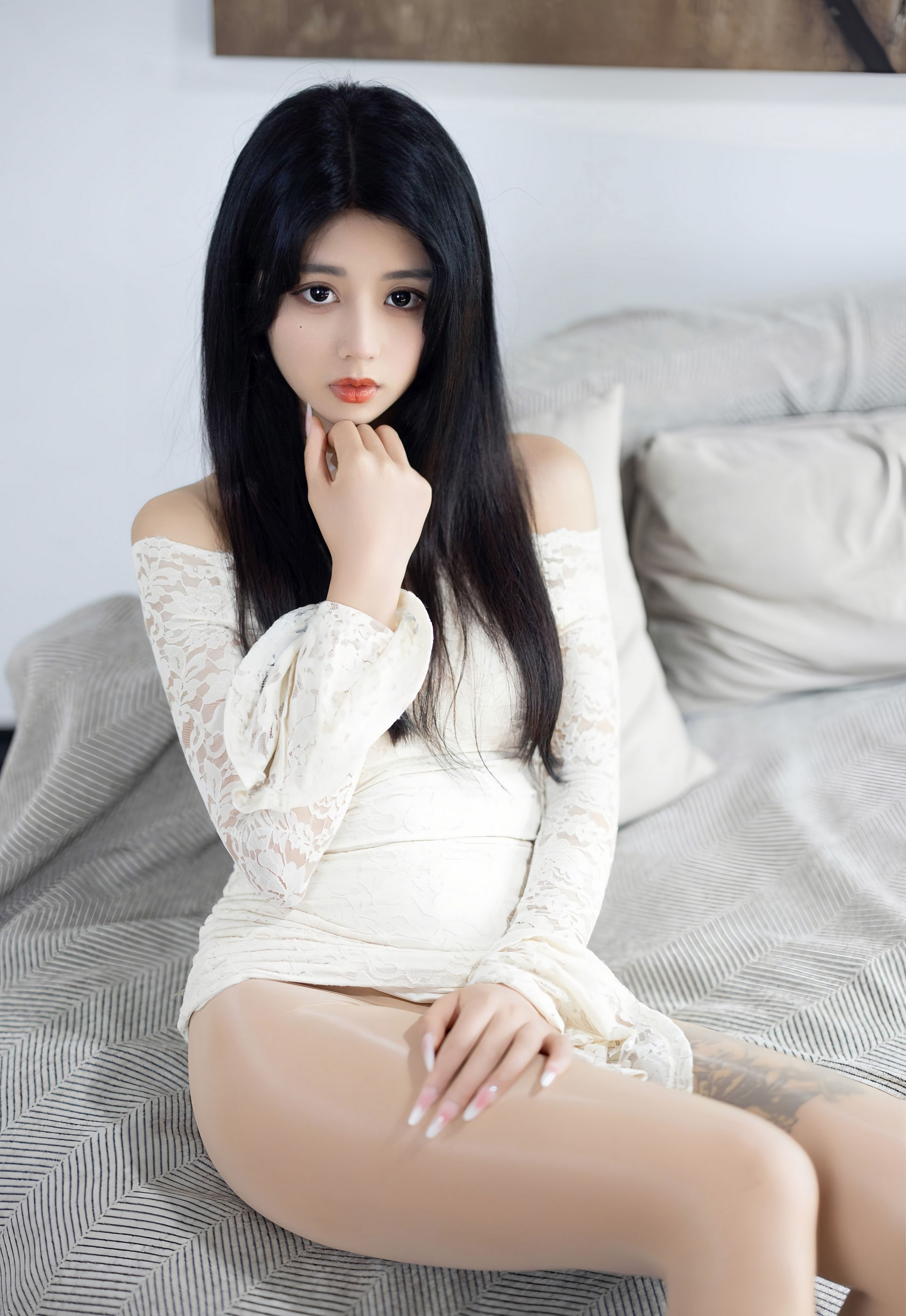 [XiuRen秀人网] No.11255 姜冉冉_Renee@ 白色连衣短裙 诱人肉色丝袜 性感写真 [75张]插图