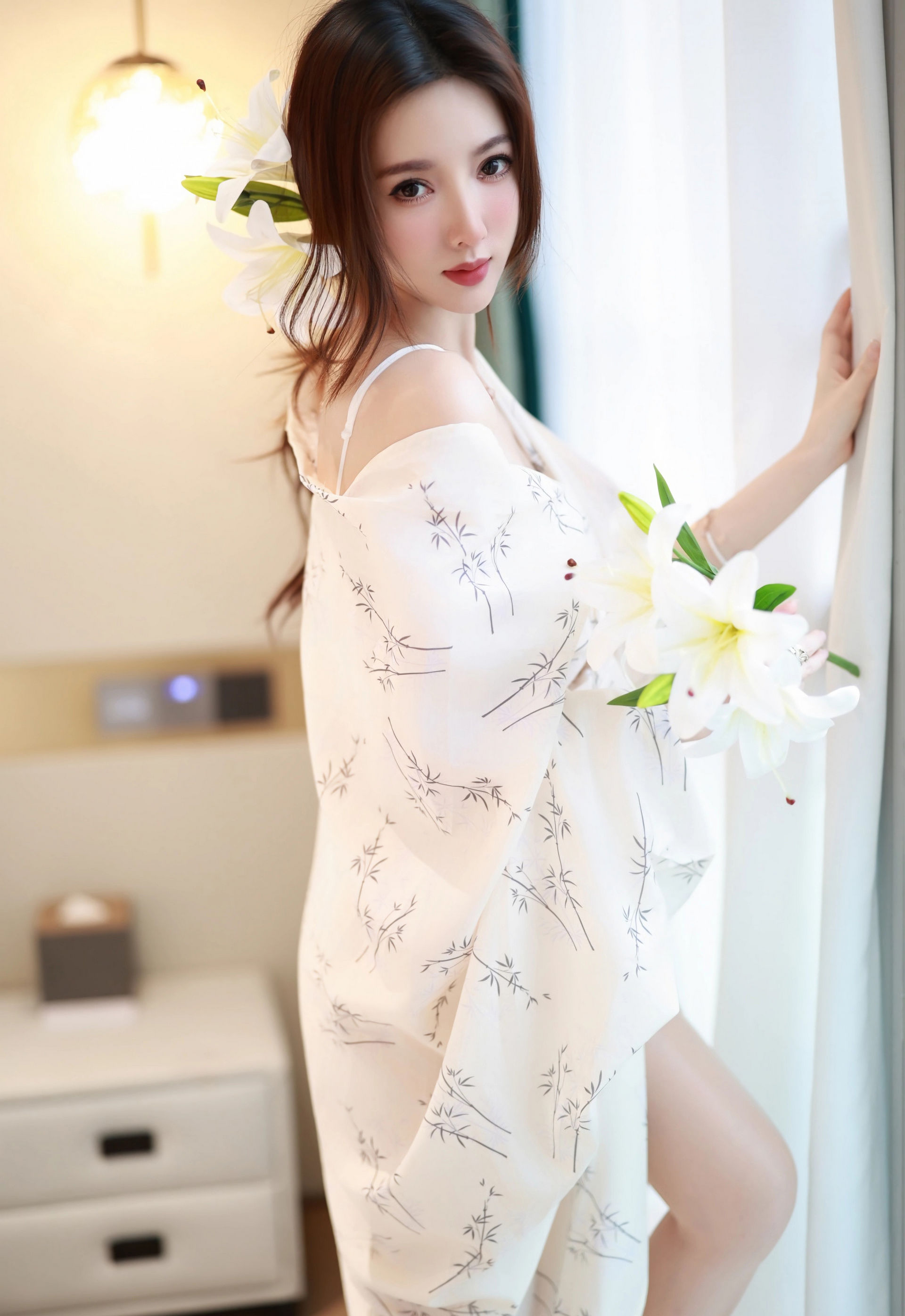 [YOUMI尤蜜荟] VOL.1201 Twins-桃桃 白色蕾丝内衣 诱人肉色丝袜 性感写真 [64张]插图