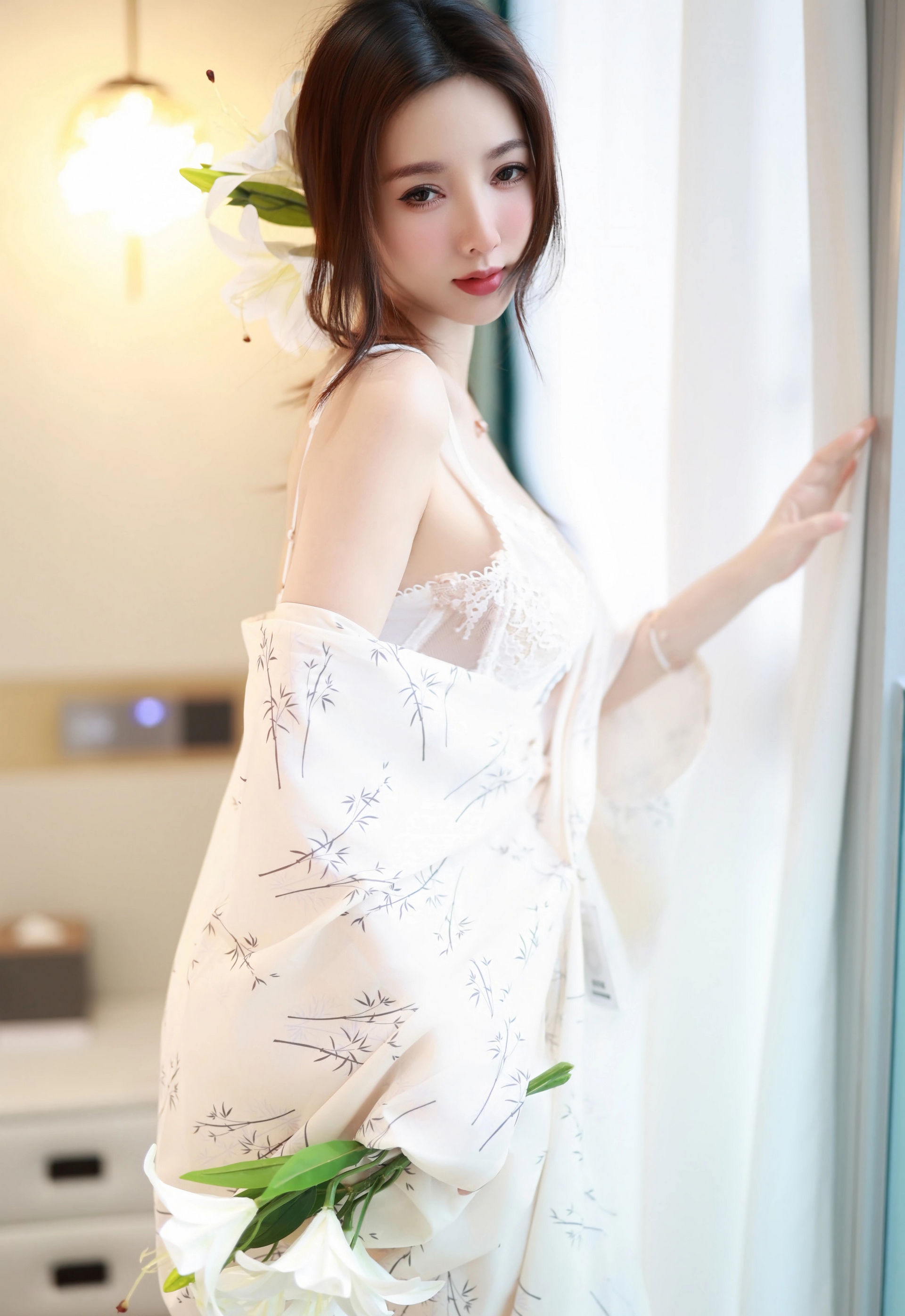 [YOUMI尤蜜荟] VOL.1201 Twins-桃桃 白色蕾丝内衣 诱人肉色丝袜 性感写真 [64张]插图