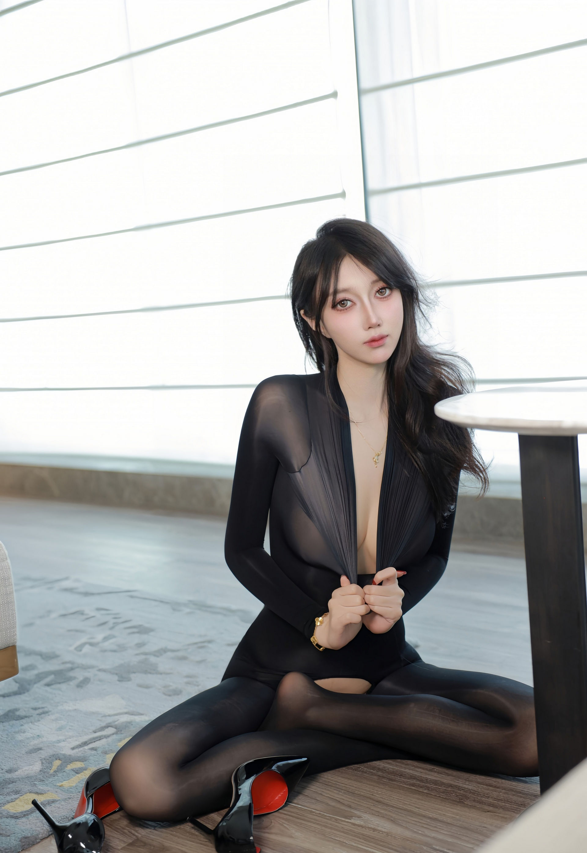 [XiuRen秀人网] No.11278 玥儿玥er 性感黑色连体丝袜 金华心愿旅拍写真 [70张]插图