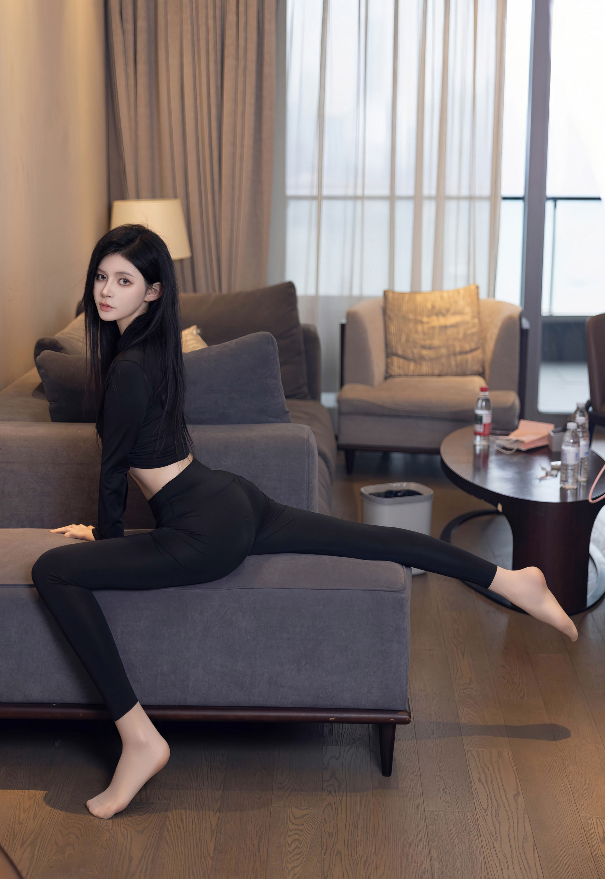 [XiuRen秀人网] No.11283 沈如斯 新人首套写真 性感黑色内衣 [85张]插图