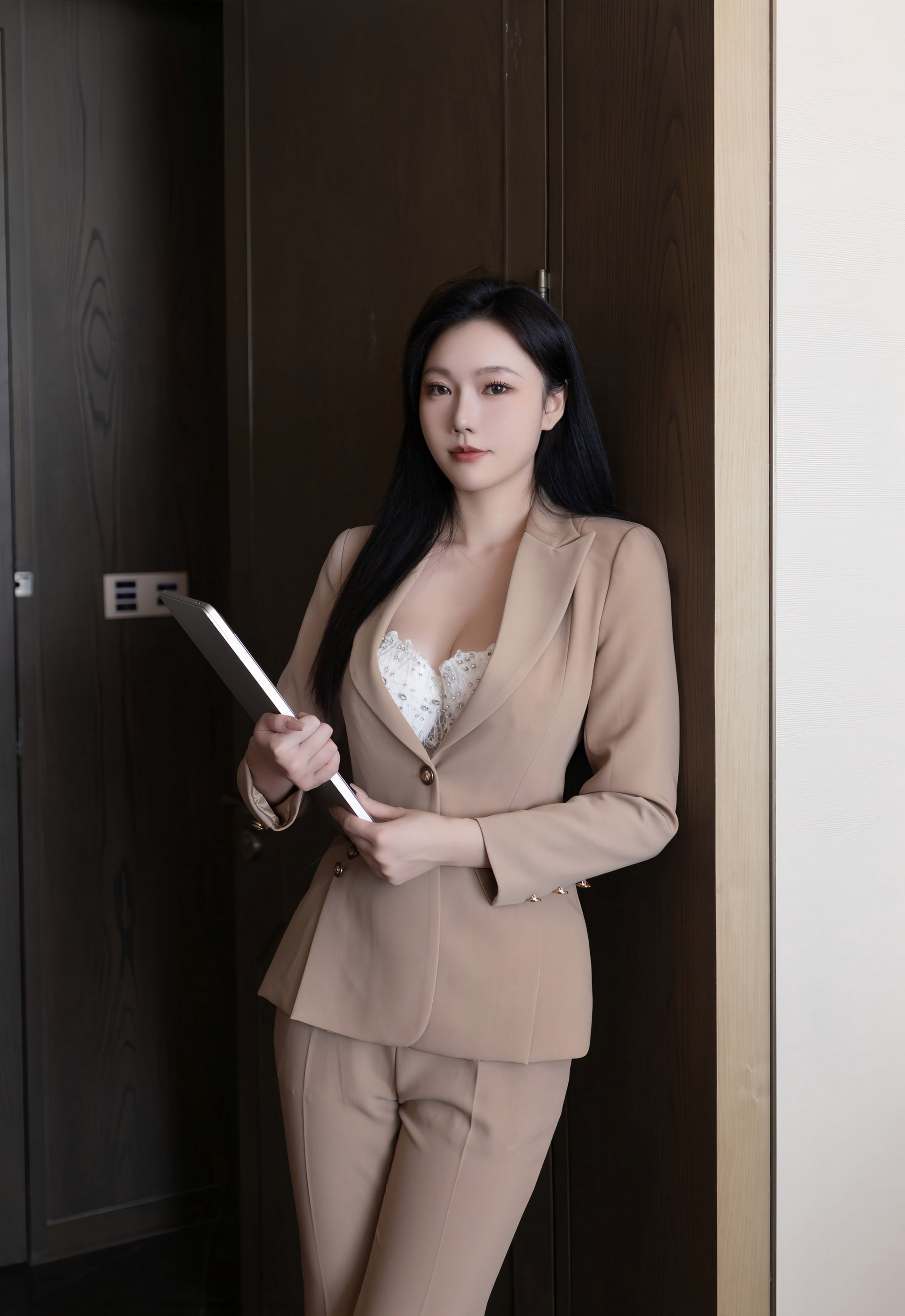 [XiuRen秀人网] No.11282 安然anran 米色西服 诱人肉色丝袜 性感写真 [72张]插图1