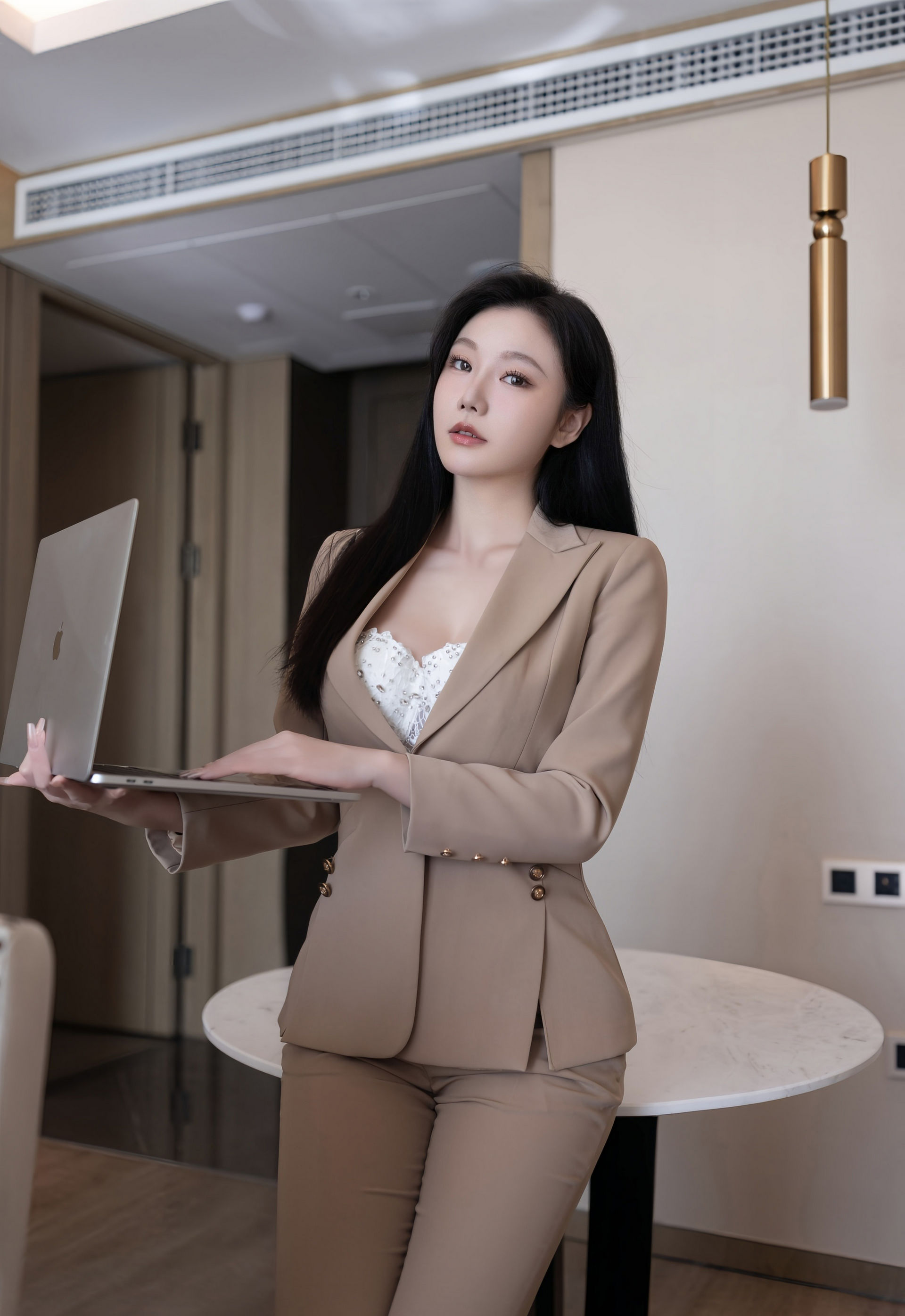 [XiuRen秀人网] No.11282 安然anran 米色西服 诱人肉色丝袜 性感写真 [72张]插图