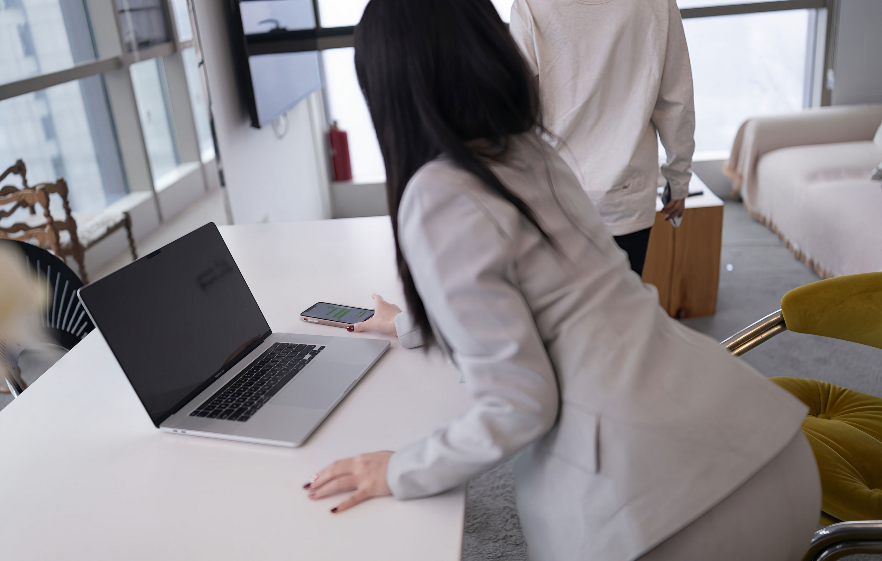 [XiuRen秀人网] No.11285 杏子Yada 灰色OL服饰 灰色丝袜 性感写真 [81张]插图1