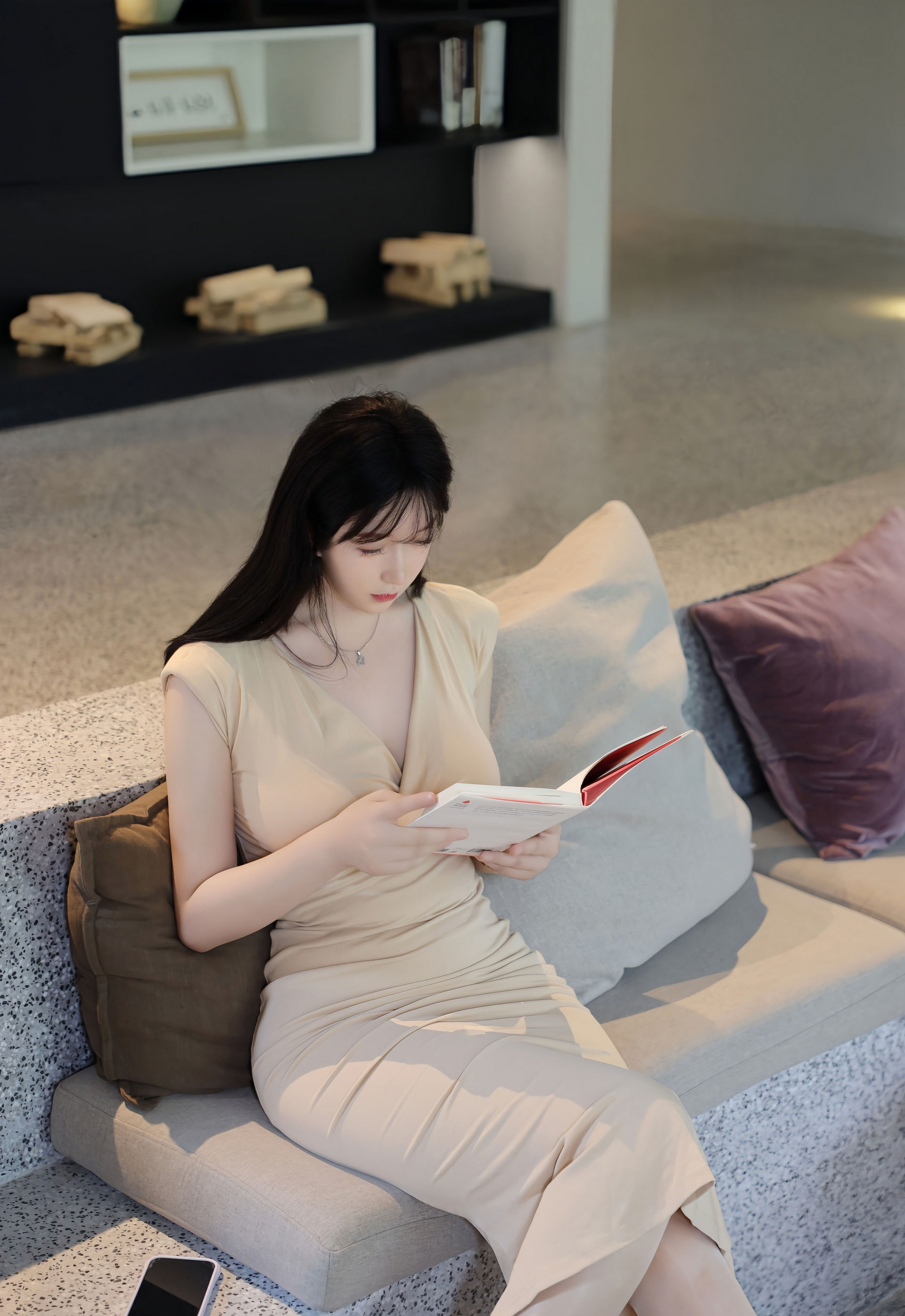 [XiuRen秀人网] No.11288 奶思兔 浅色小妈裙 白色丝袜 性感写真 [71张]插图1