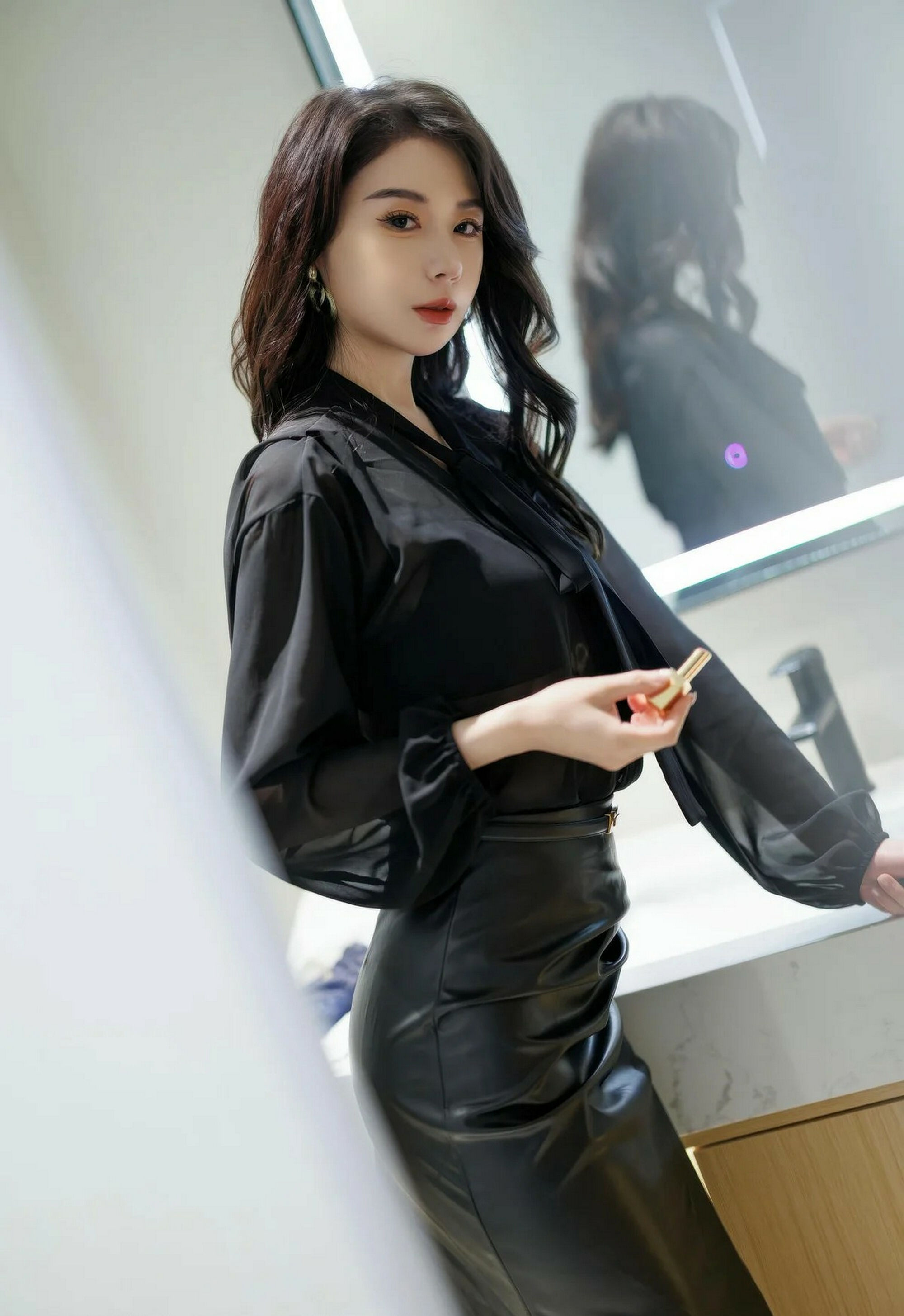 [XiuRen秀人网] No.11291 心玥 黑色皮裙 魅惑黑丝 性感写真 [90张]插图1