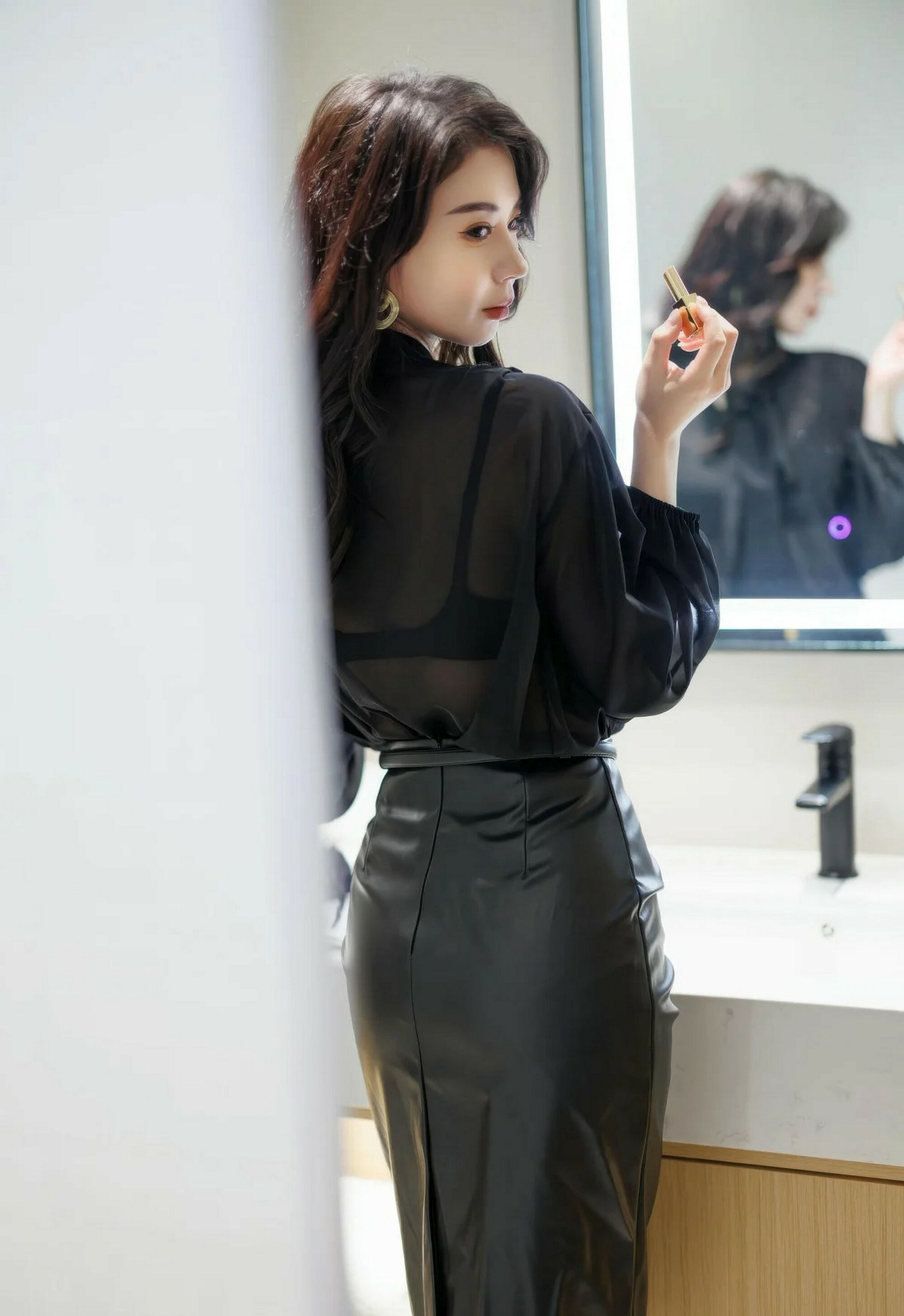 [XiuRen秀人网] No.11291 心玥 黑色皮裙 魅惑黑丝 性感写真 [90张]插图