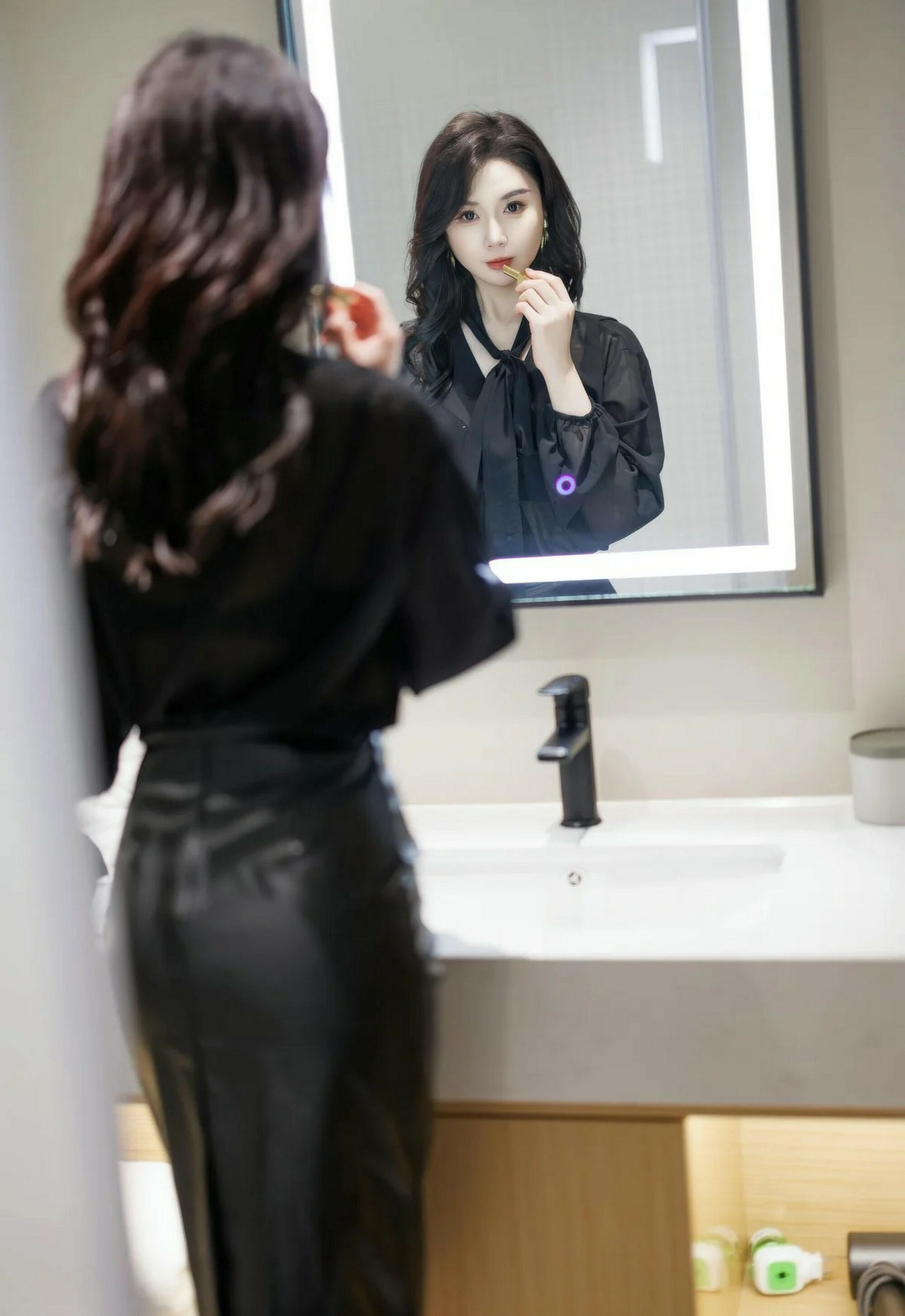 [XiuRen秀人网] No.11291 心玥 黑色皮裙 魅惑黑丝 性感写真 [90张]插图1