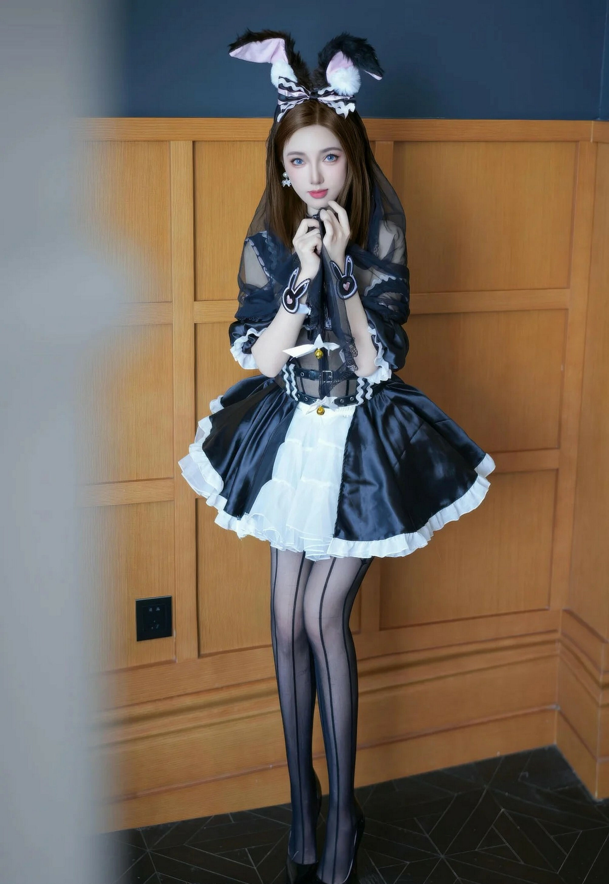 [XiuRen秀人网] No.11294 Twins-桃桃 性感黑色连体丝袜 大理心愿旅拍写真 [70张]插图