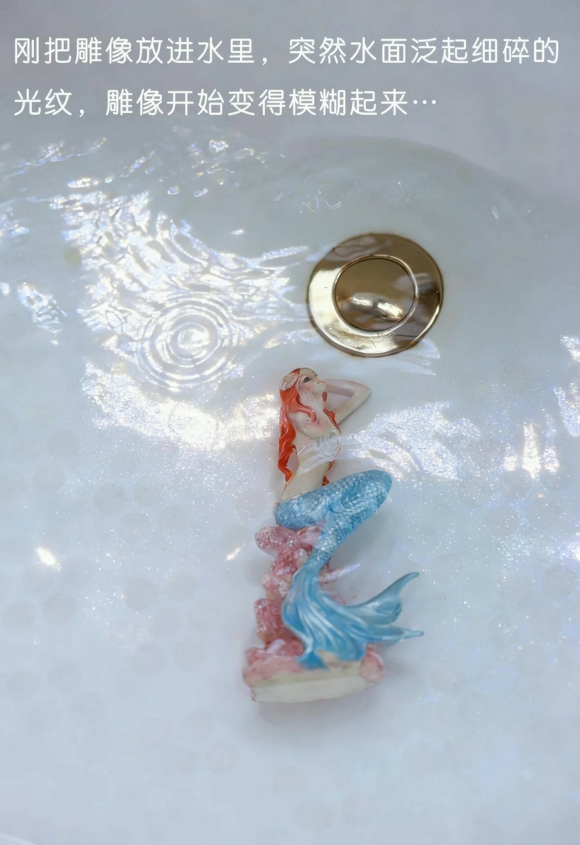 [XiuRen秀人网] No.11298 小薯条nienie 性感浅色服饰 大连旅拍写真 [70张]插图1