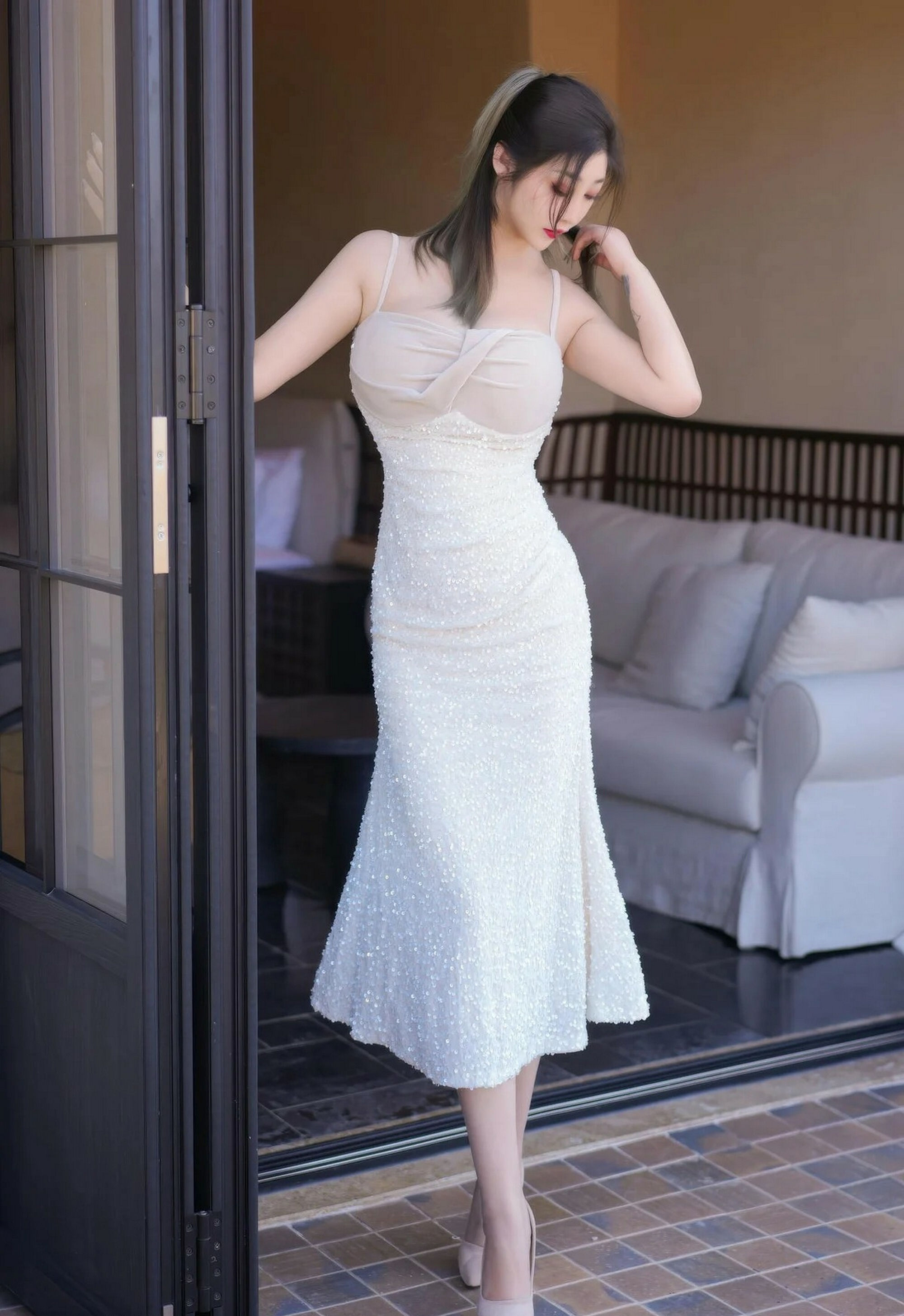 [XiuRen秀人网] No.11301 妲己_Toxic 浅色连衣裙 性感写真 [70张]插图