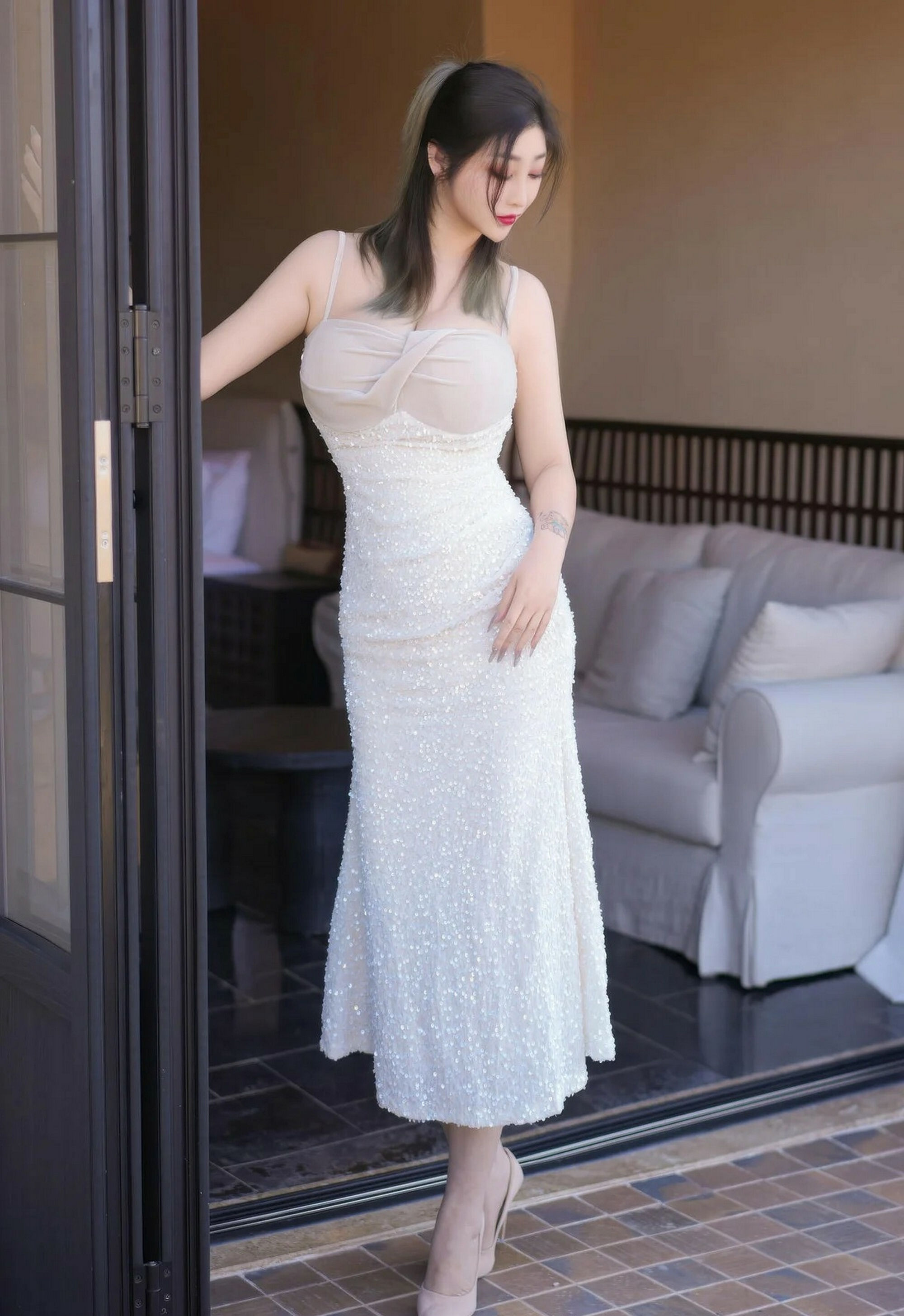 [XiuRen秀人网] No.11301 妲己_Toxic 浅色连衣裙 性感写真 [70张]插图