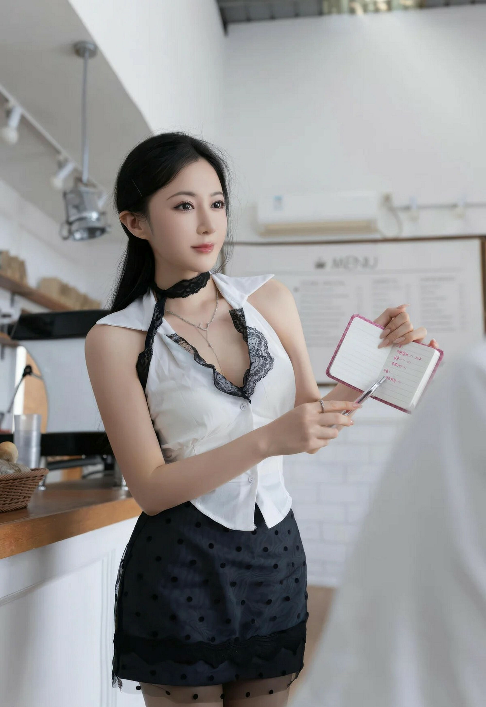 [XiuRen秀人网] No.11304 鱼子酱Fish 黑色短裙 灰色丝袜 性感写真 [76张]插图1