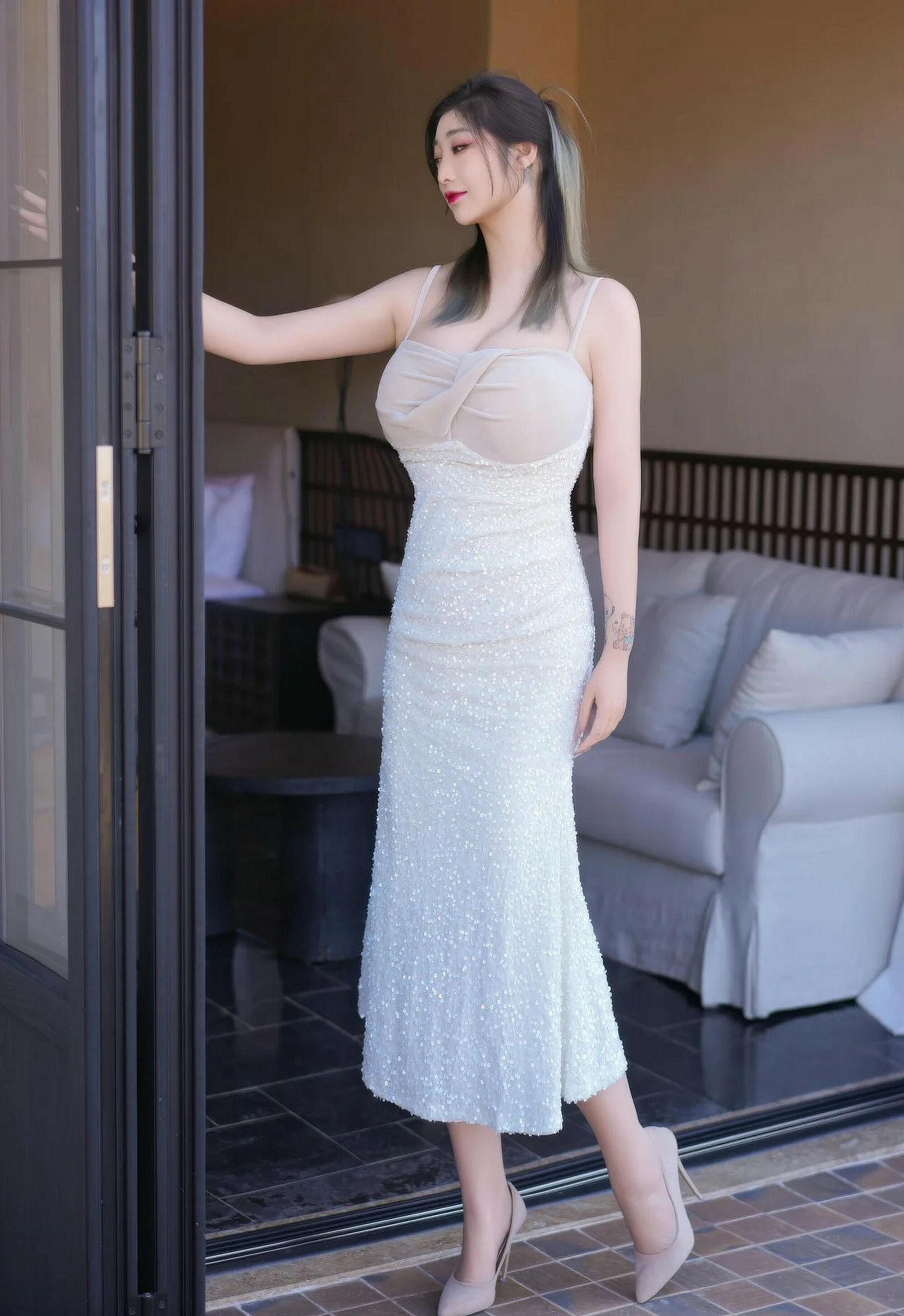 [XiuRen秀人网] No.11301 妲己_Toxic 浅色连衣裙 性感写真 [70张]插图1