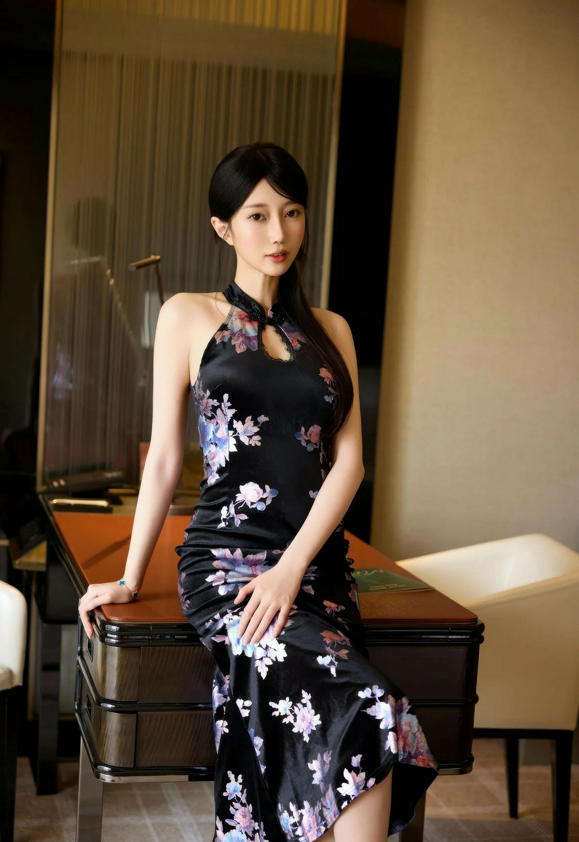 [XiuRen秀人网] No.11308 玥儿玥er 性感深色旗袍 江浙沪旅拍写真 [76张]插图