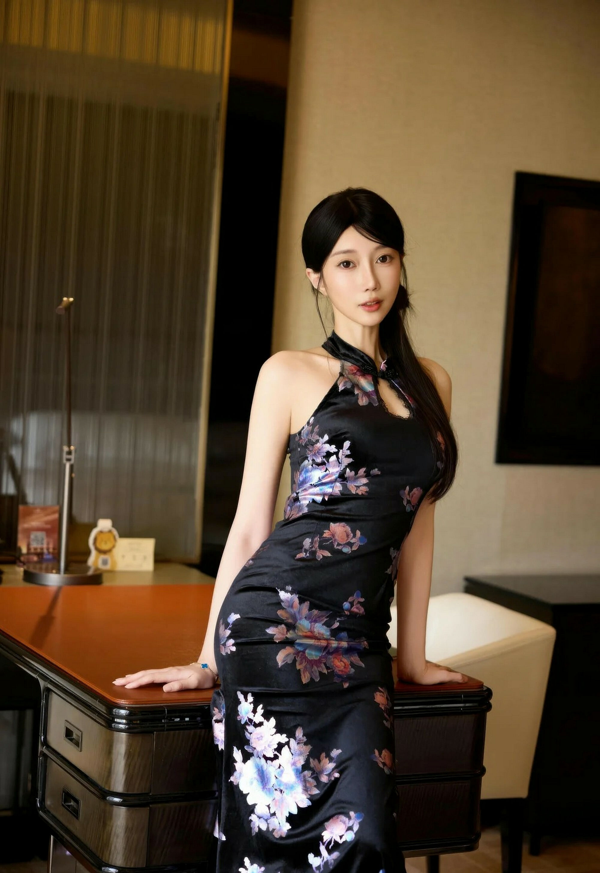 [XiuRen秀人网] No.11308 玥儿玥er 性感深色旗袍 江浙沪旅拍写真 [76张]插图