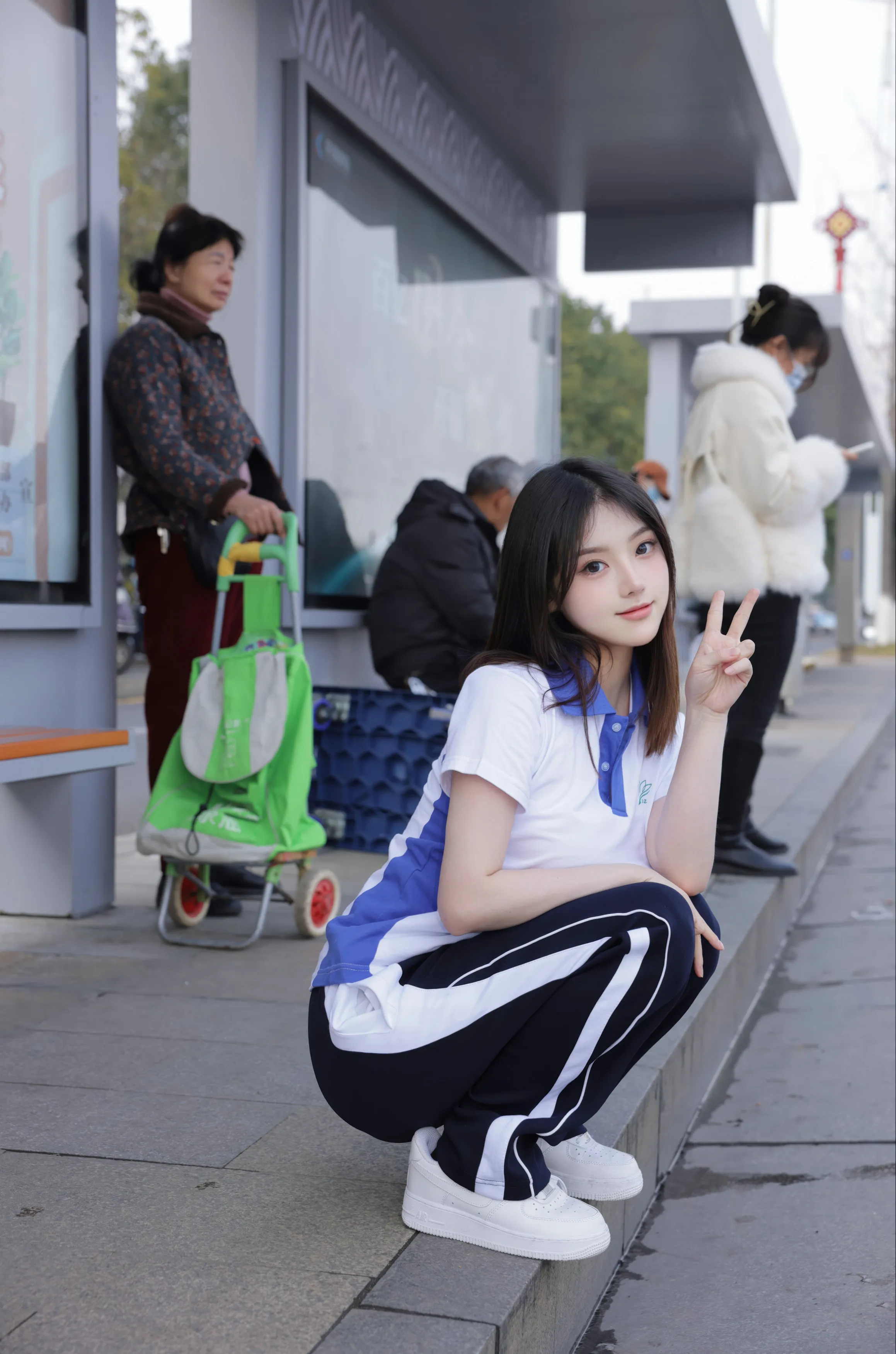 秀人网豆瓣酱 魅惑私拍写真 公交车站场景拍摄插图