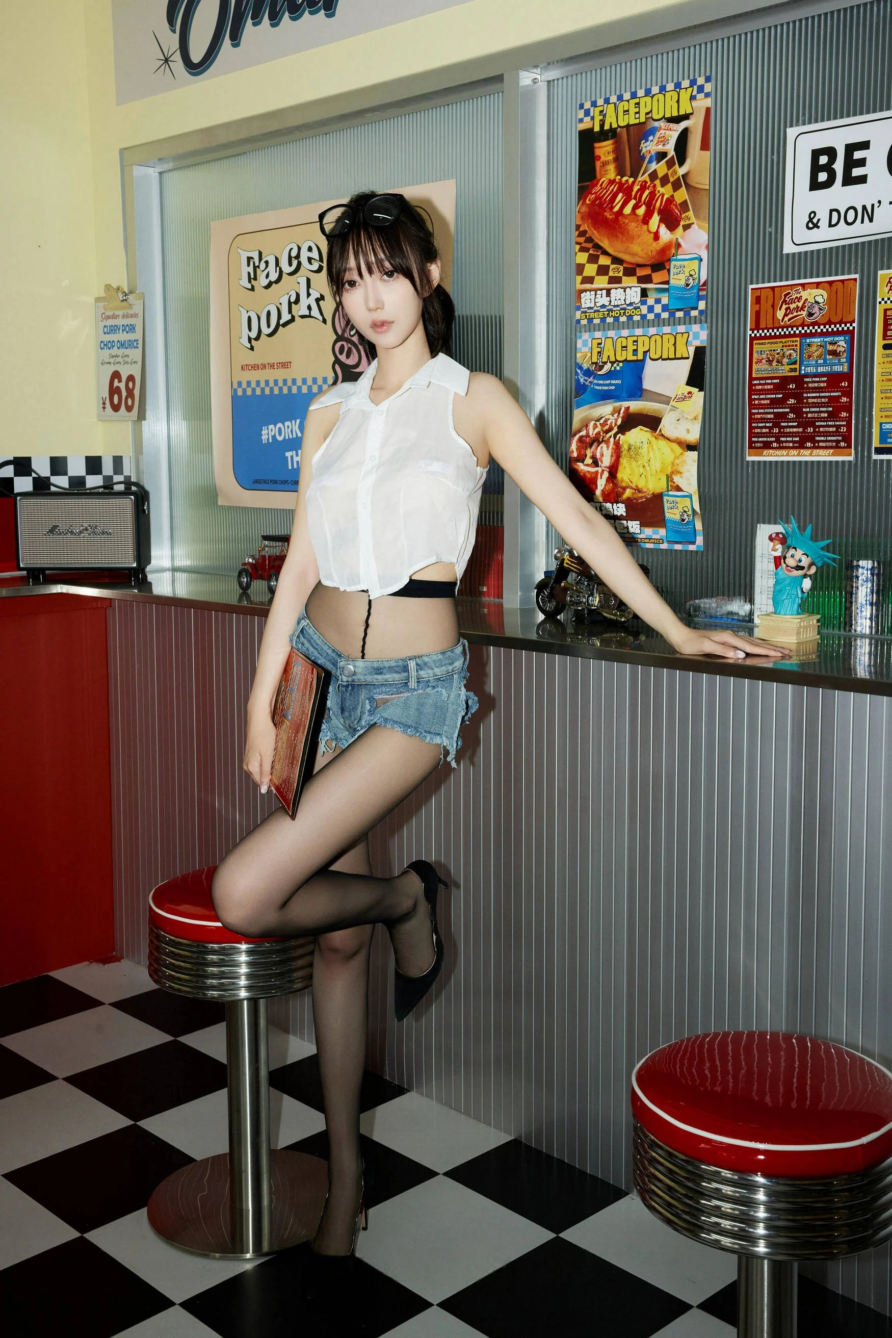 秀人网玥儿玥er魅惑私拍写真 化身美式风情服务生插图 秀人网玥儿玥er魅惑私拍写真 化身美式风情服务生插图