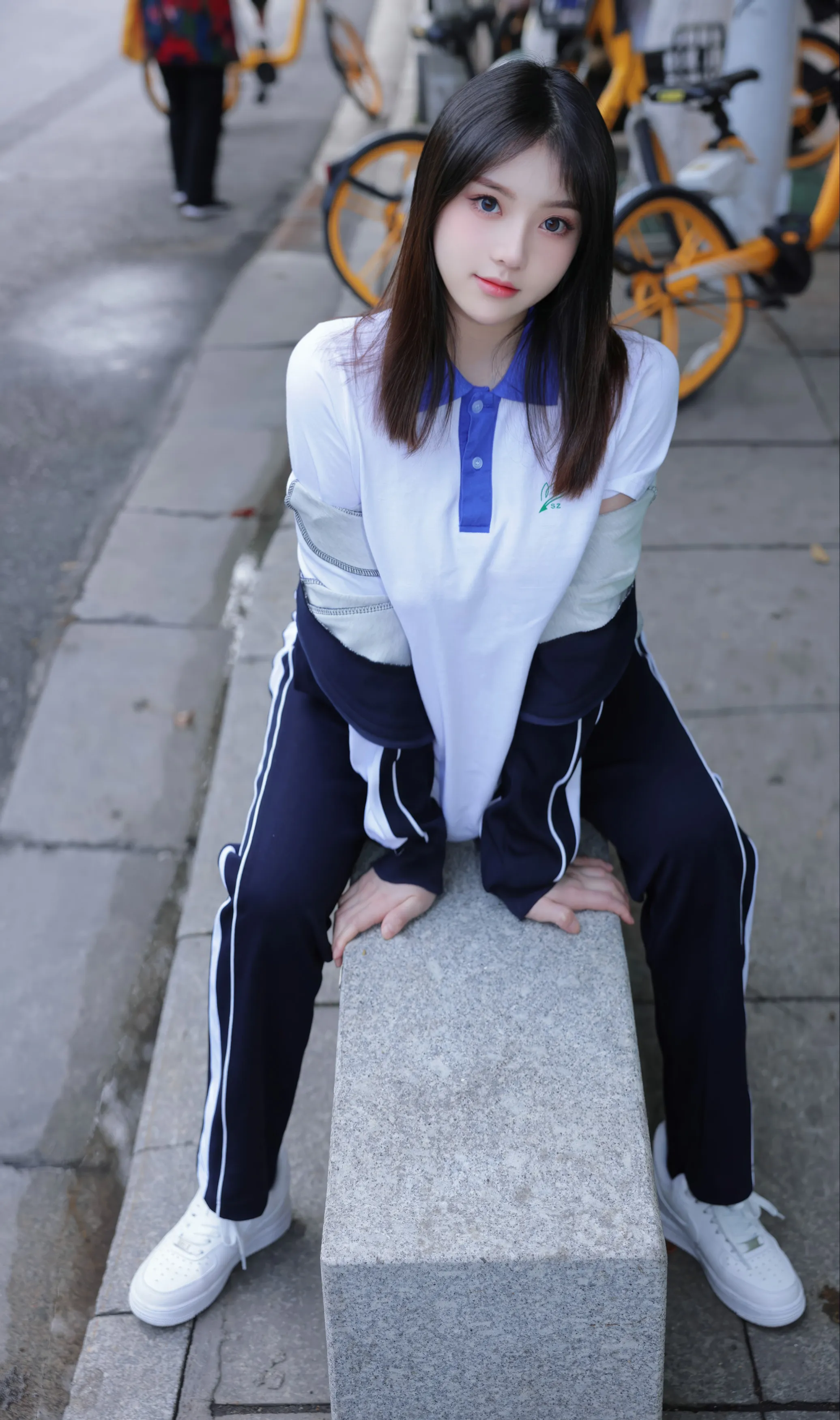 秀人网豆瓣酱 魅惑私拍写真 公交车站场景拍摄插图1