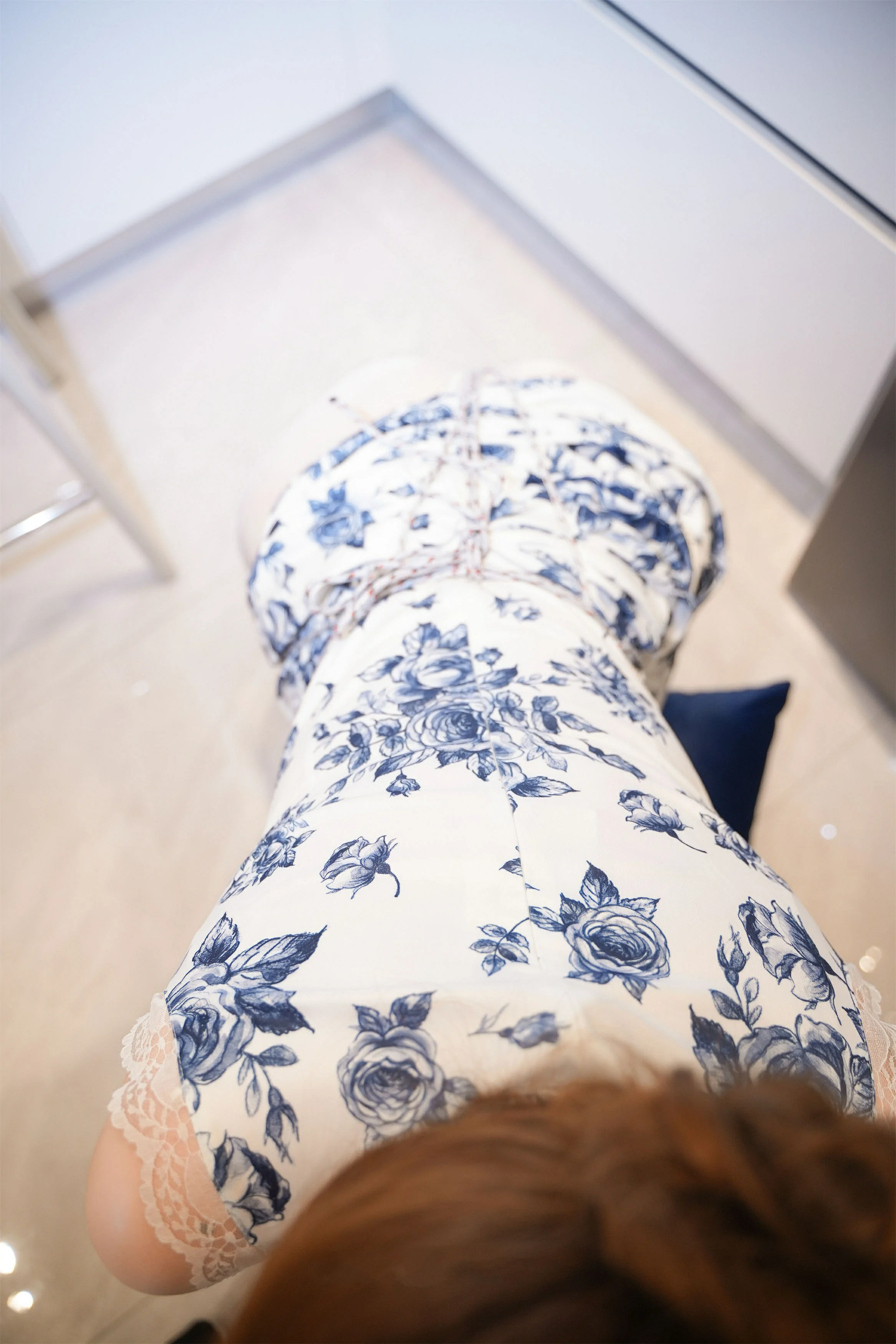 秀人网梦灵儿 魅惑私拍写真 身着捆绑旗袍搭配白丝展现极致诱惑插图1