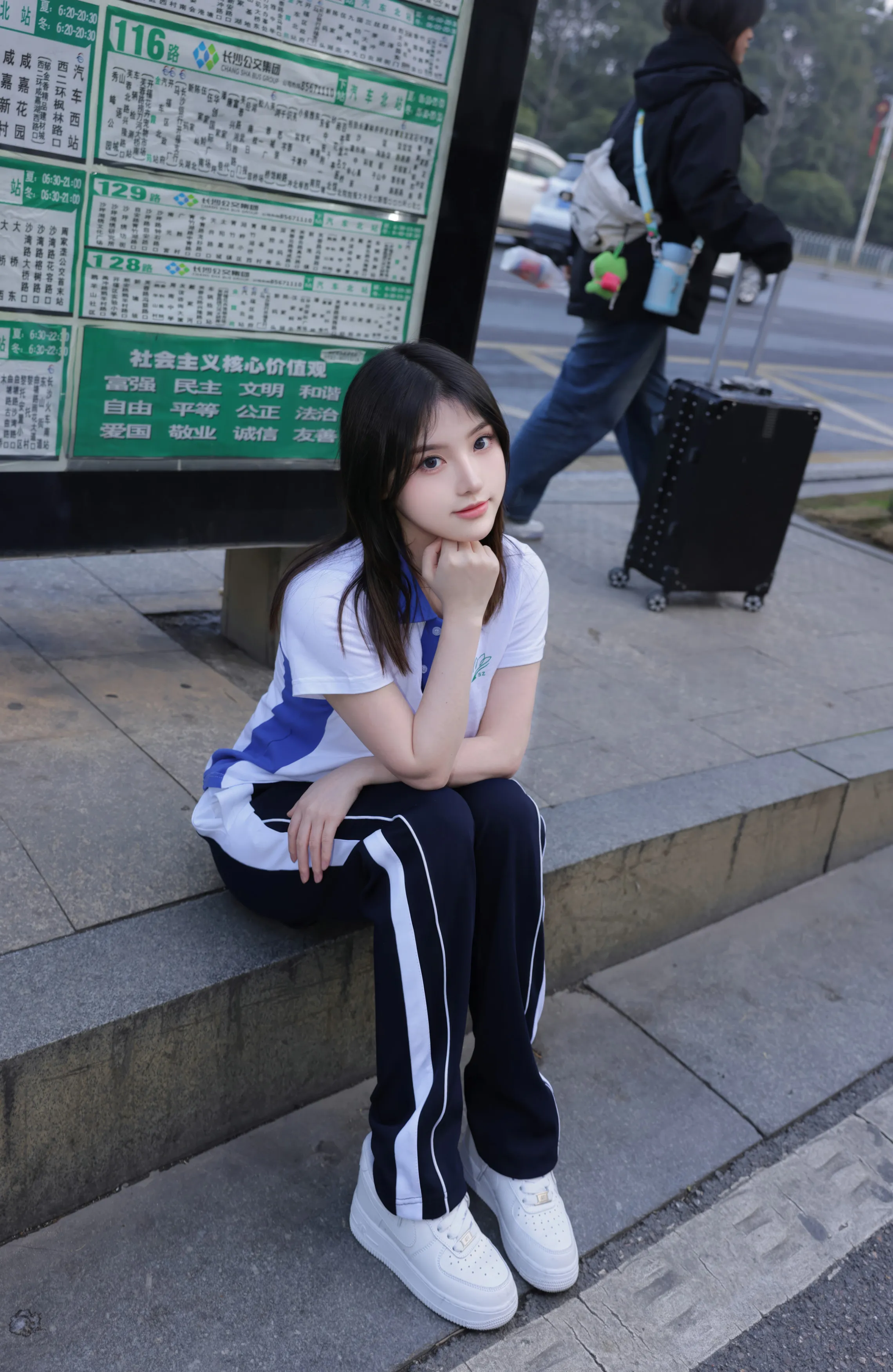 秀人网豆瓣酱 魅惑私拍写真 公交车站场景拍摄插图1